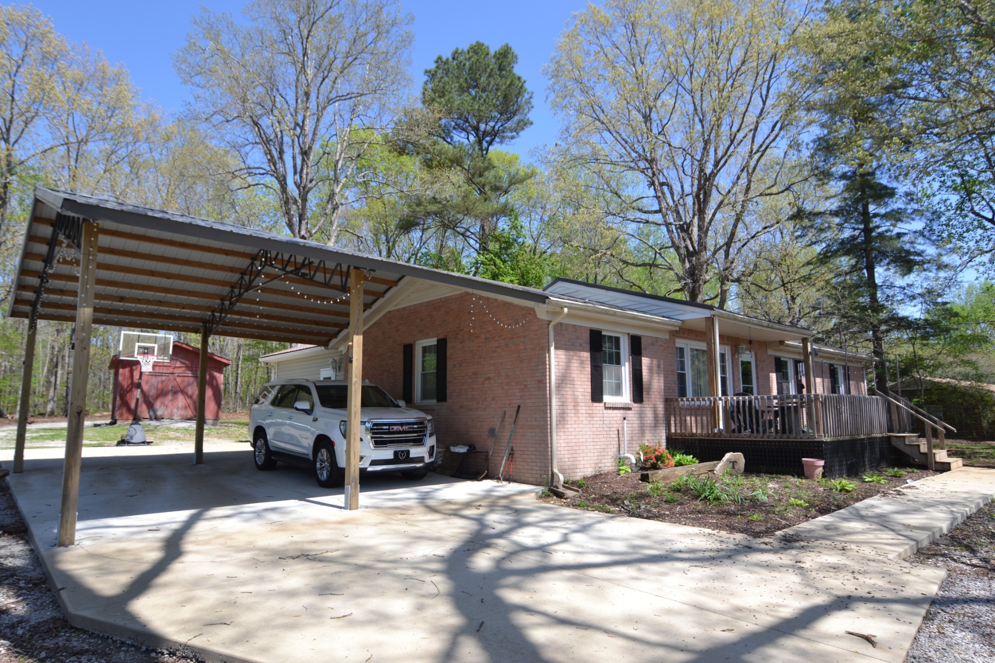 1110 Fall River Rd Property Photo