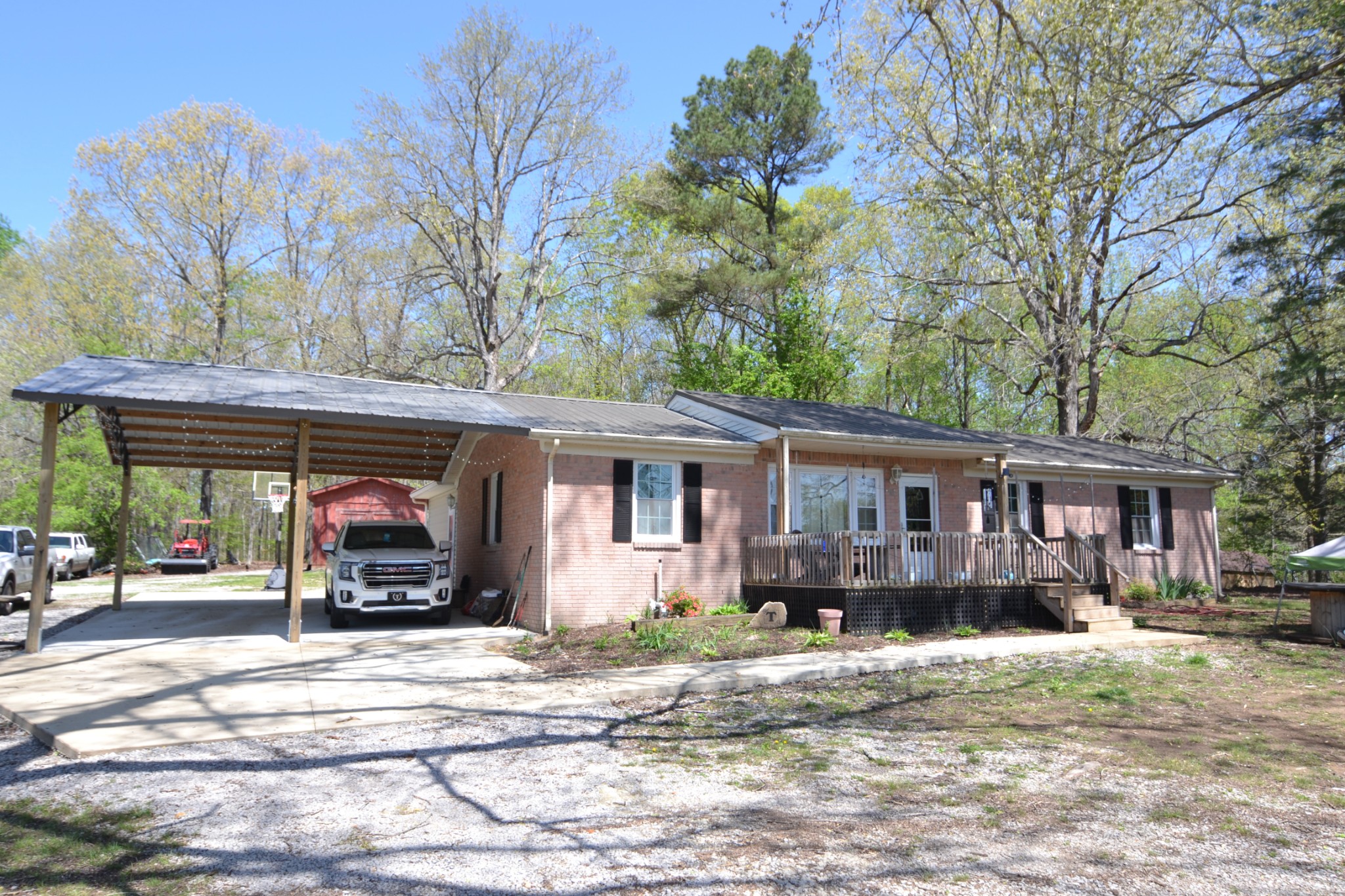 1110 Fall River Rd Property Photo 1