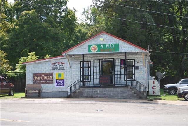 2007 Highway 100, W Property Photo 1
