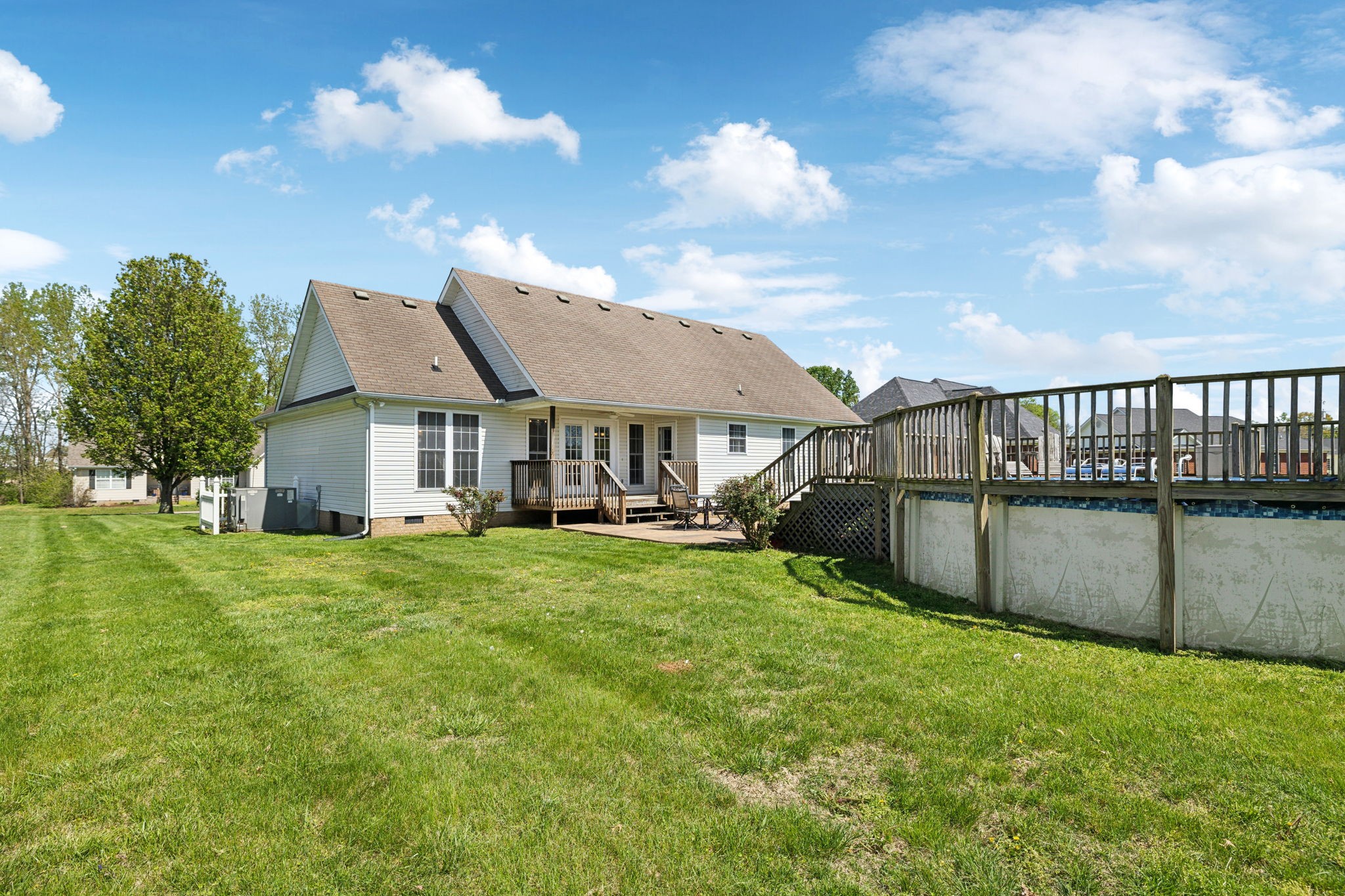 407 Brookside Dr Property Photo 2