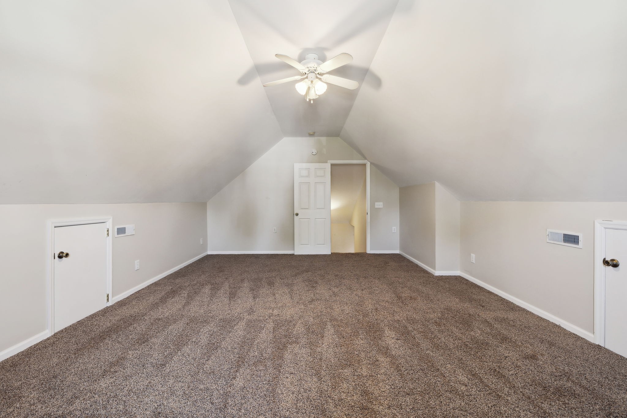 407 Brookside Dr Property Photo 3