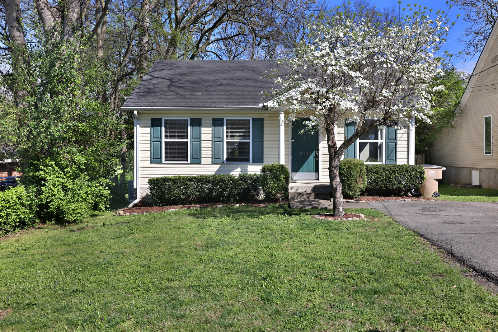 2114 Sadler Ave Property Photo