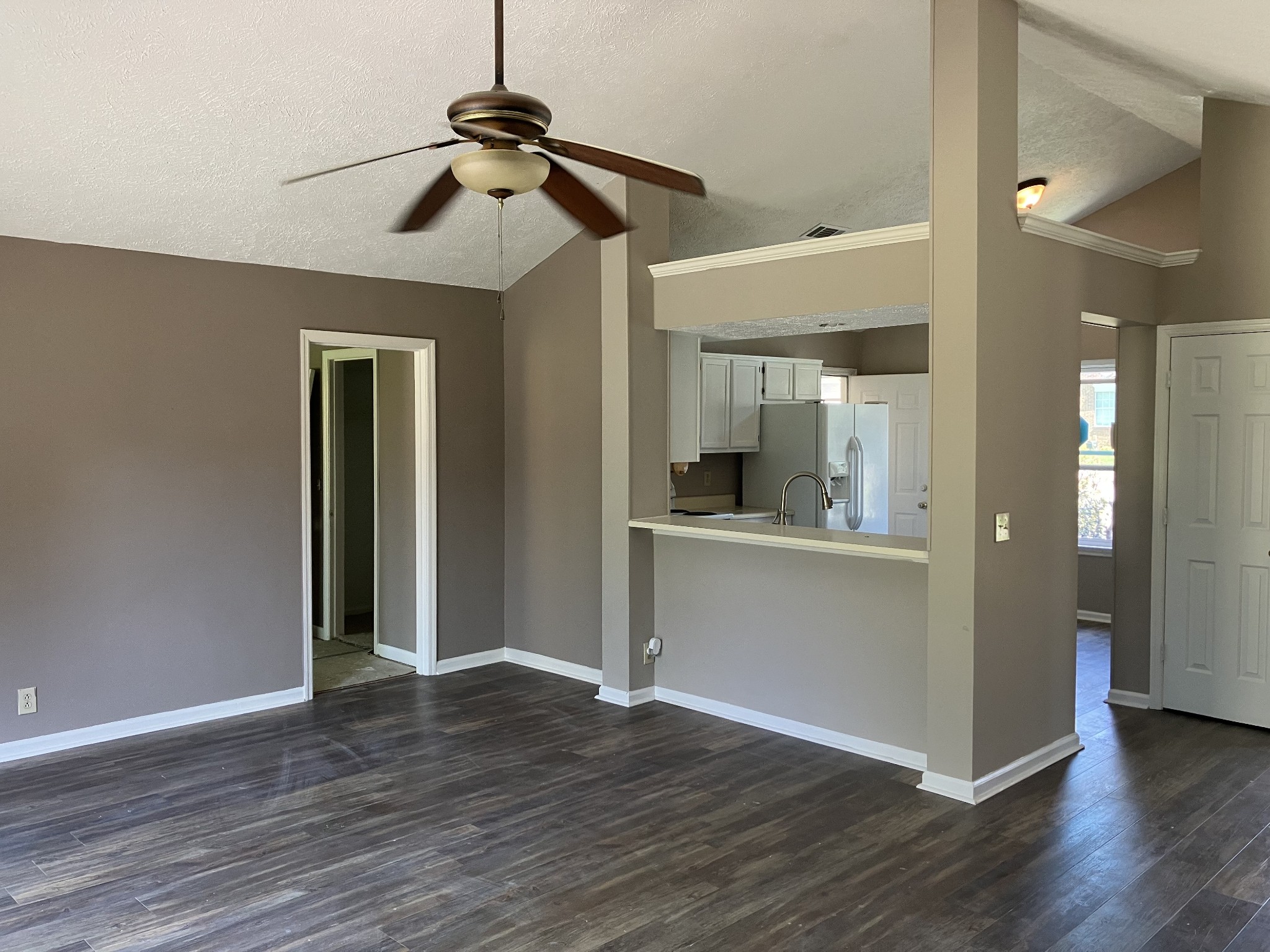 1509 Aaronwood Dr Property Photo 2
