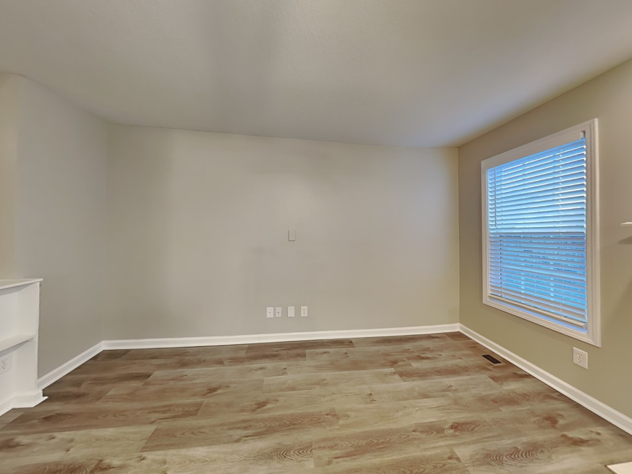 3450 Southwood Dr Property Photo 2