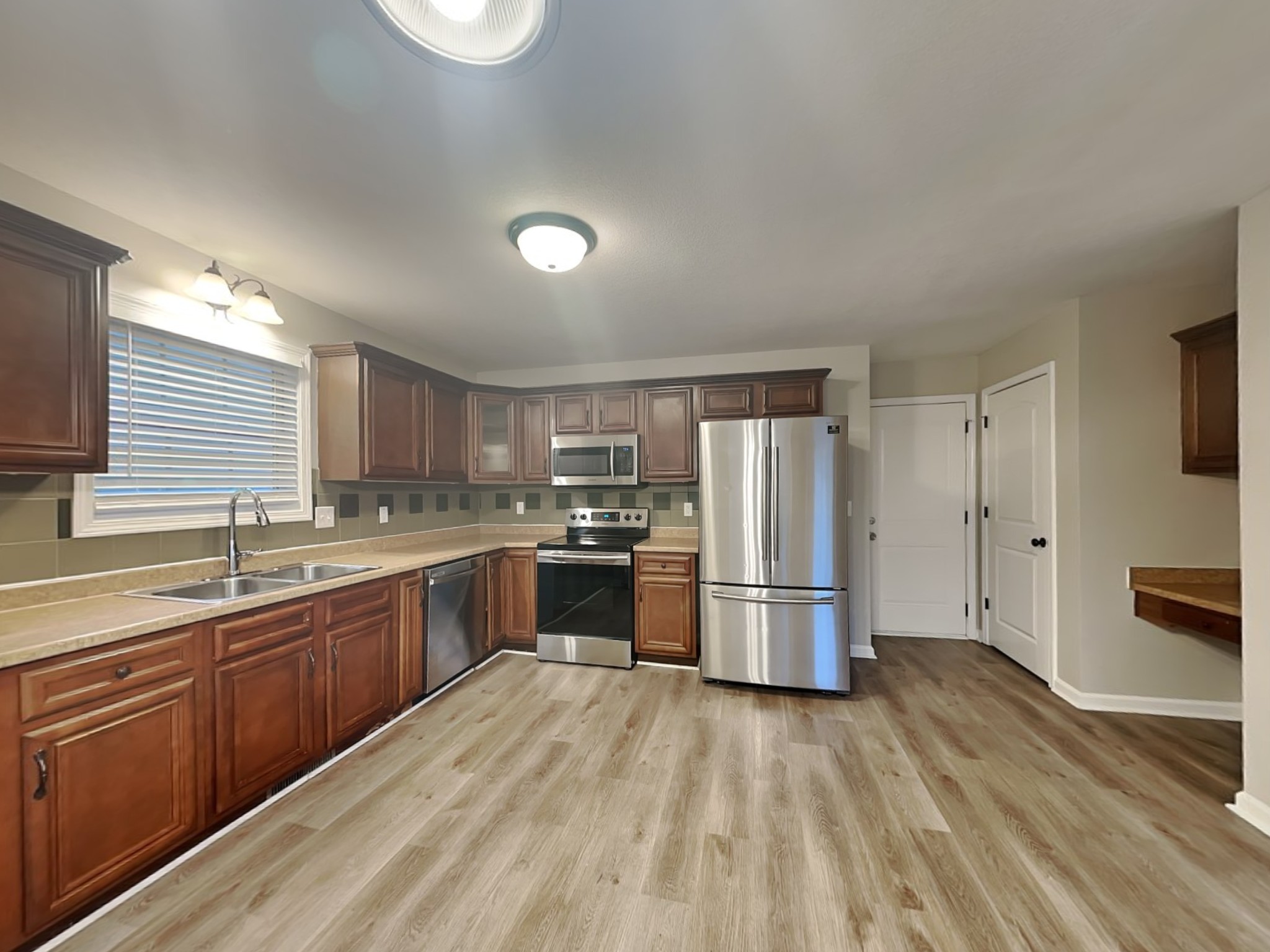 3450 Southwood Dr Property Photo 4