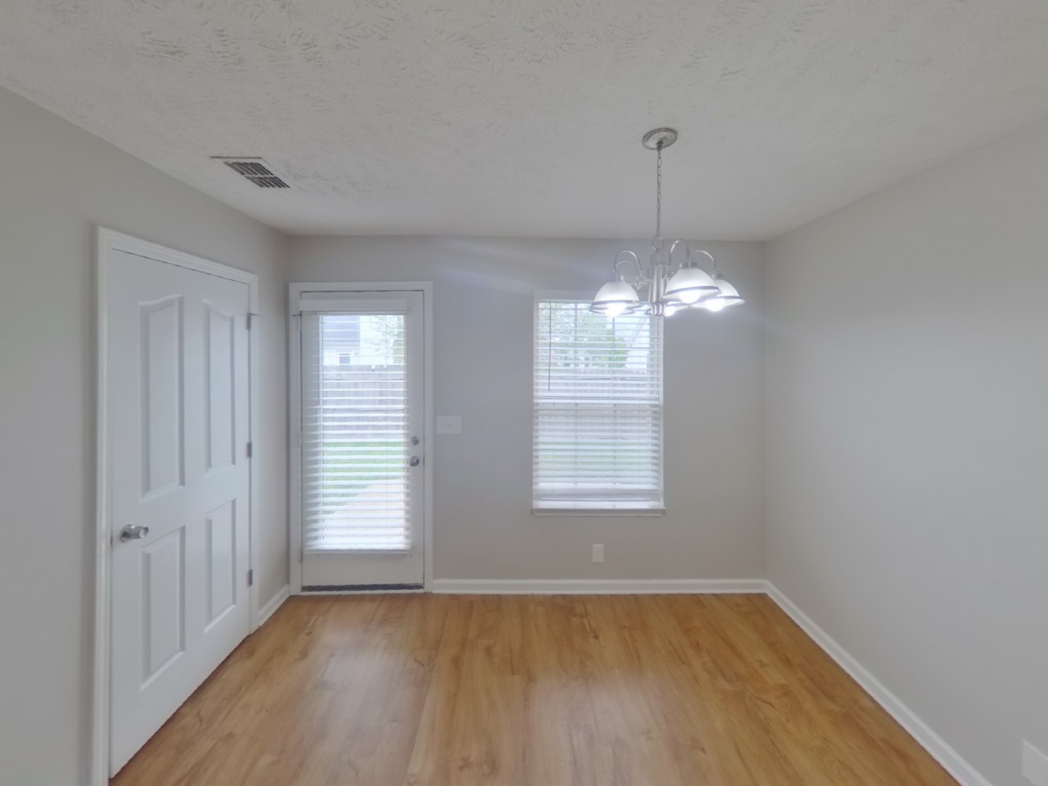 1258 Tiree Dr Property Photo 3