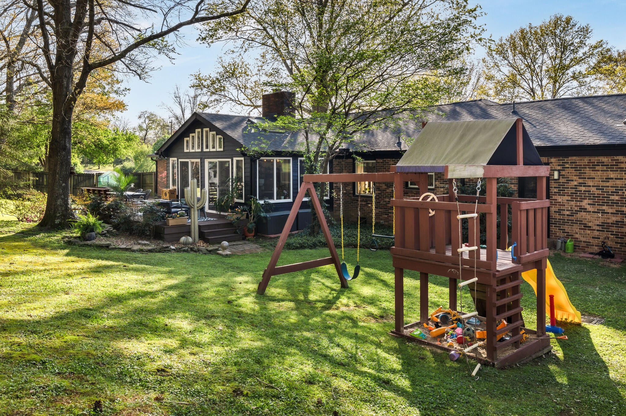 2212 Oakwood Dr, E Property Photo 24