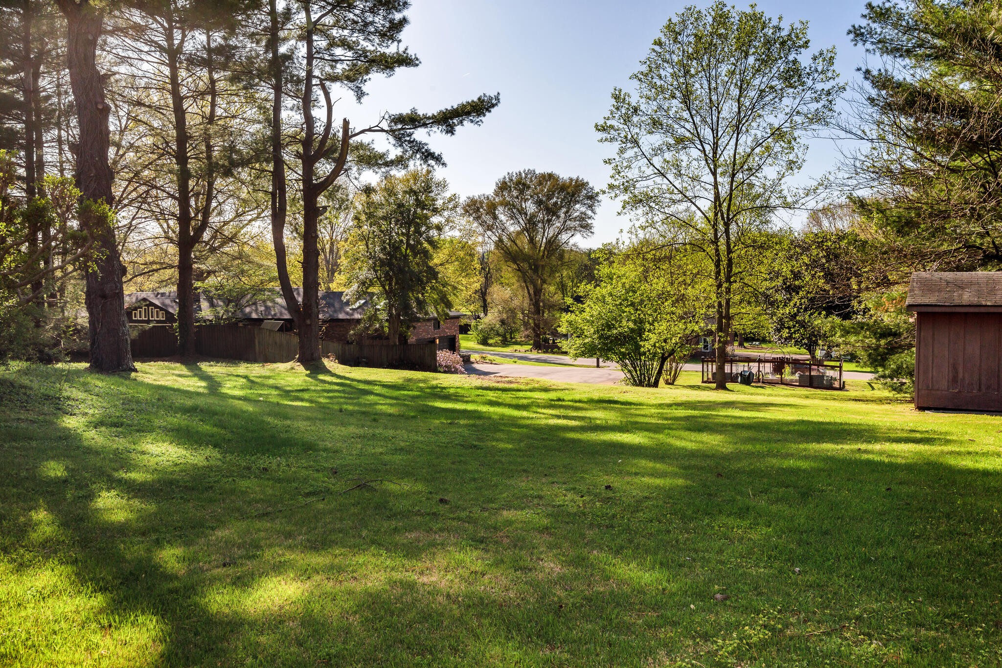 2212 Oakwood Dr, E Property Photo 29
