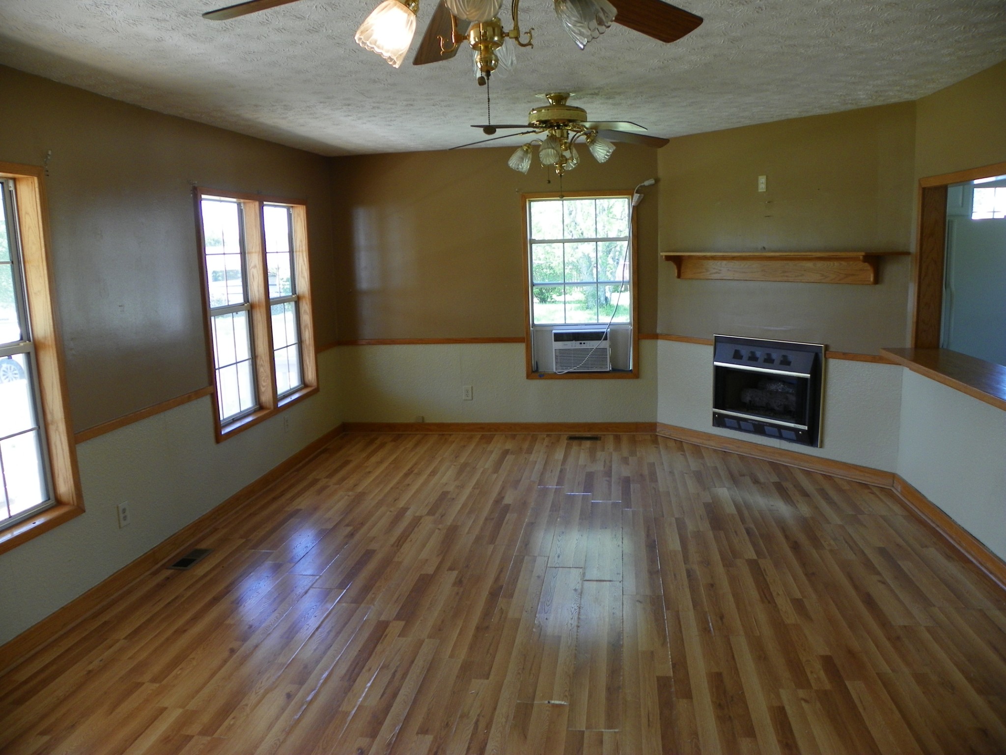 306 Doug Luna Rd Property Photo 2