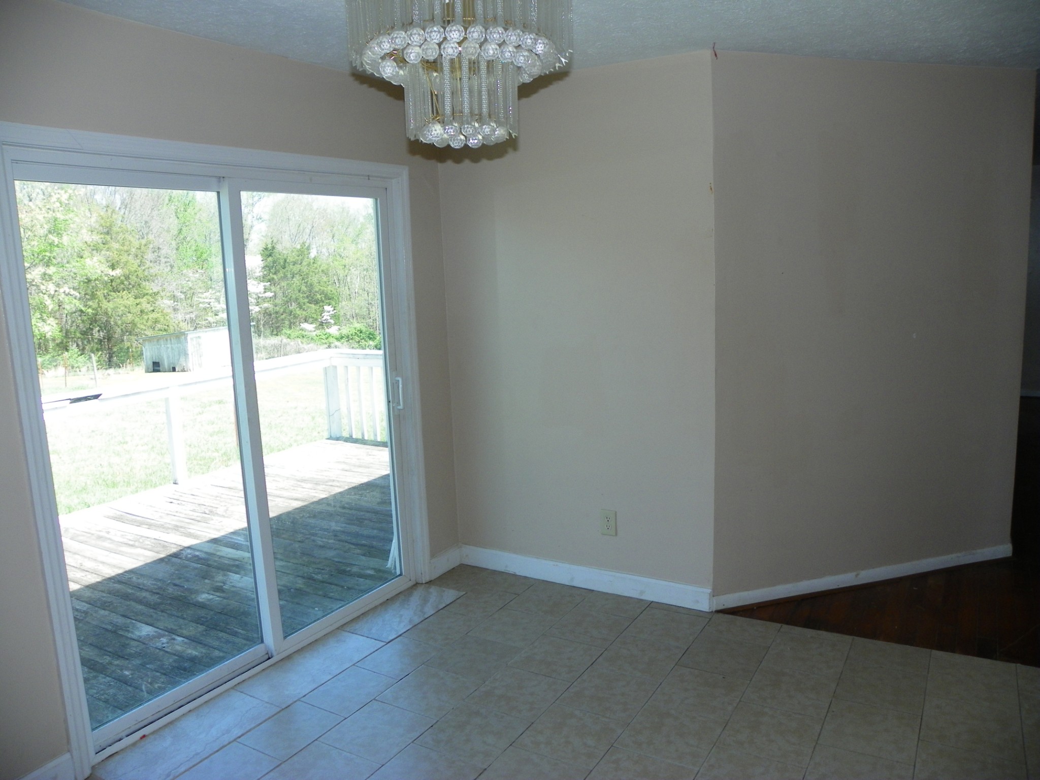 306 Doug Luna Rd Property Photo 4
