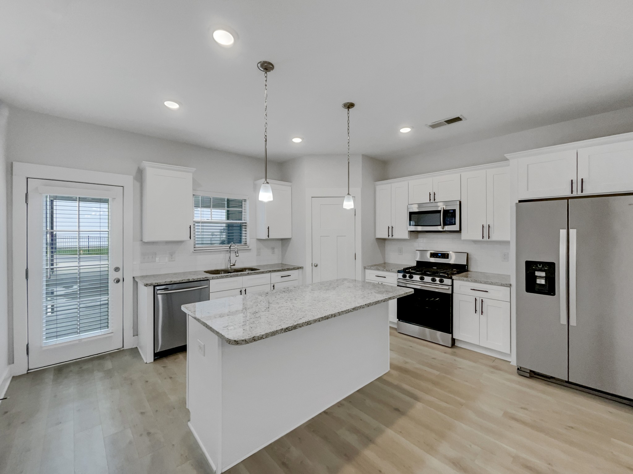 1539 White Tip Ln Property Photo 6