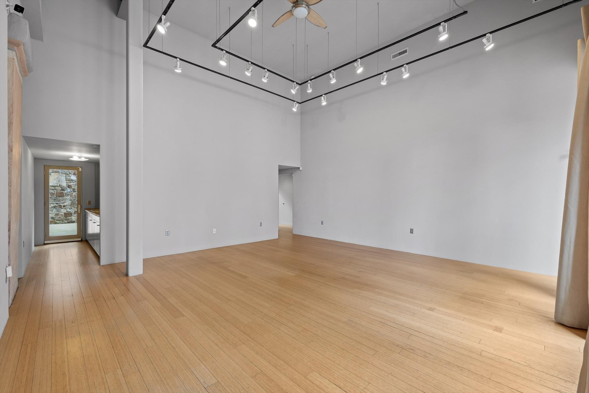 1405 Williams St Property Photo 6