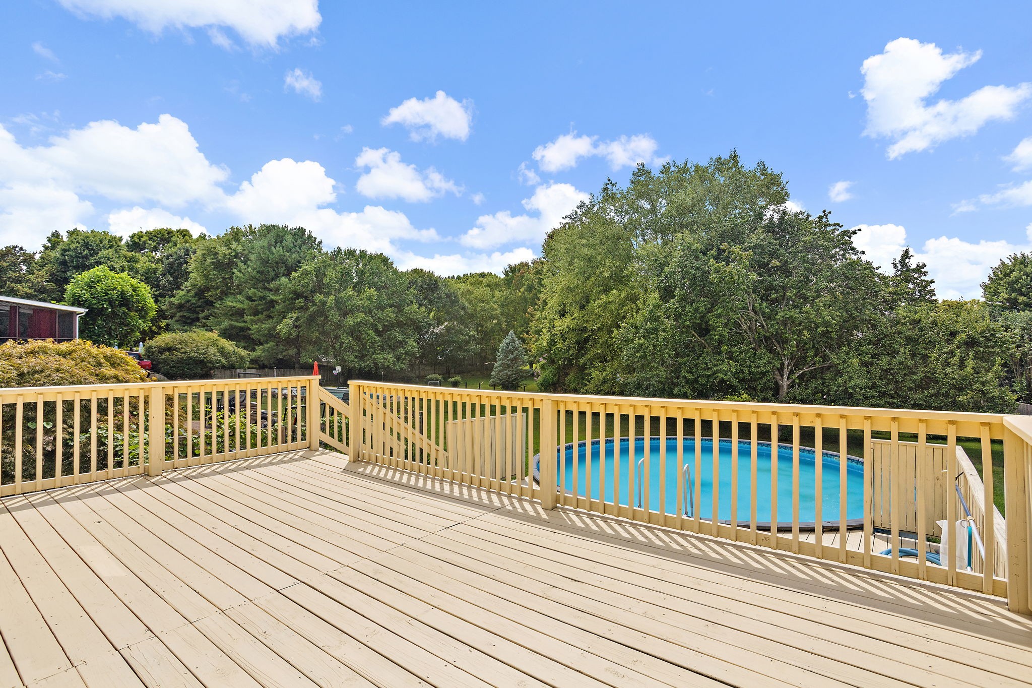 213 Lone Oak Dr Property Photo 3