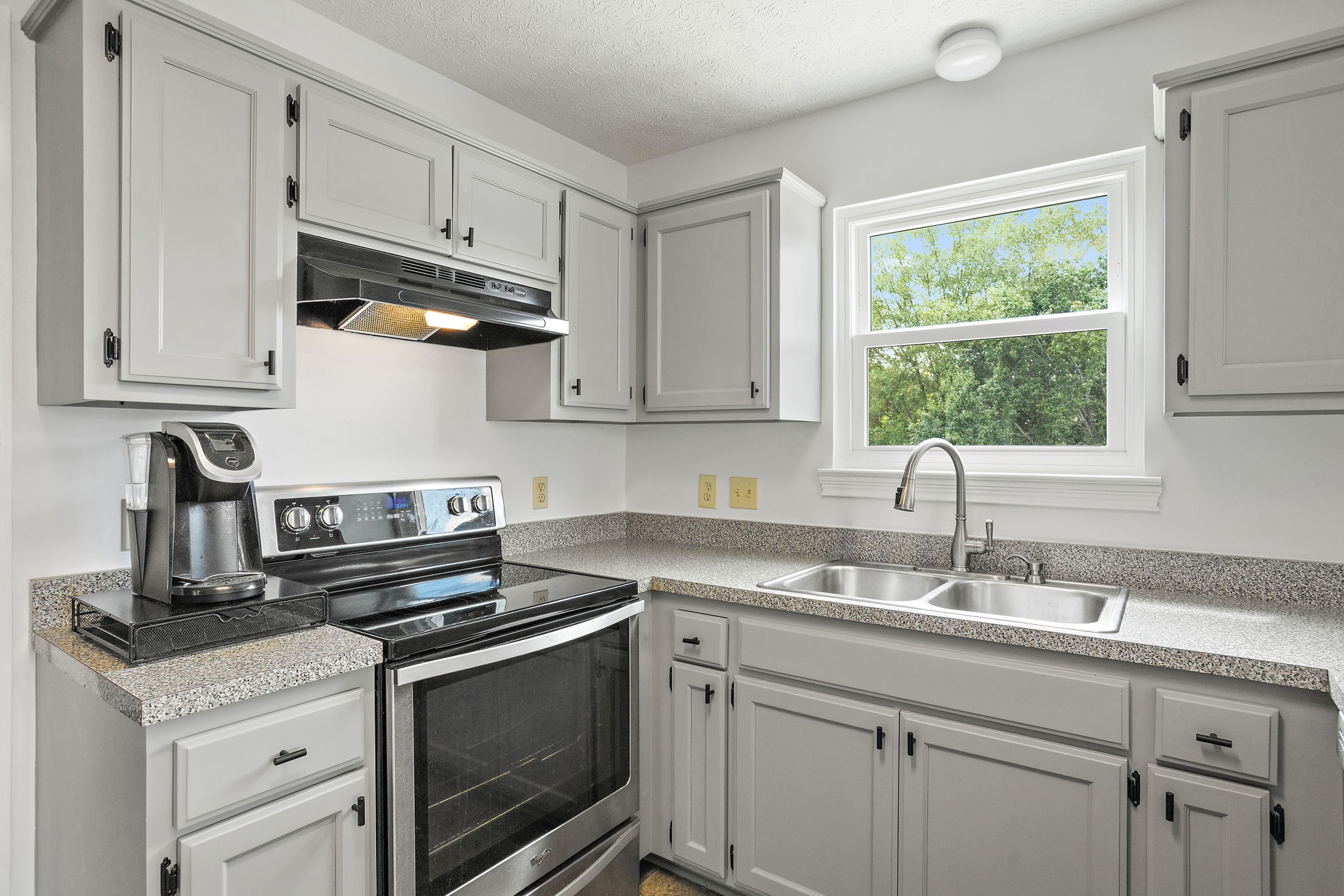 213 Lone Oak Dr Property Photo 8