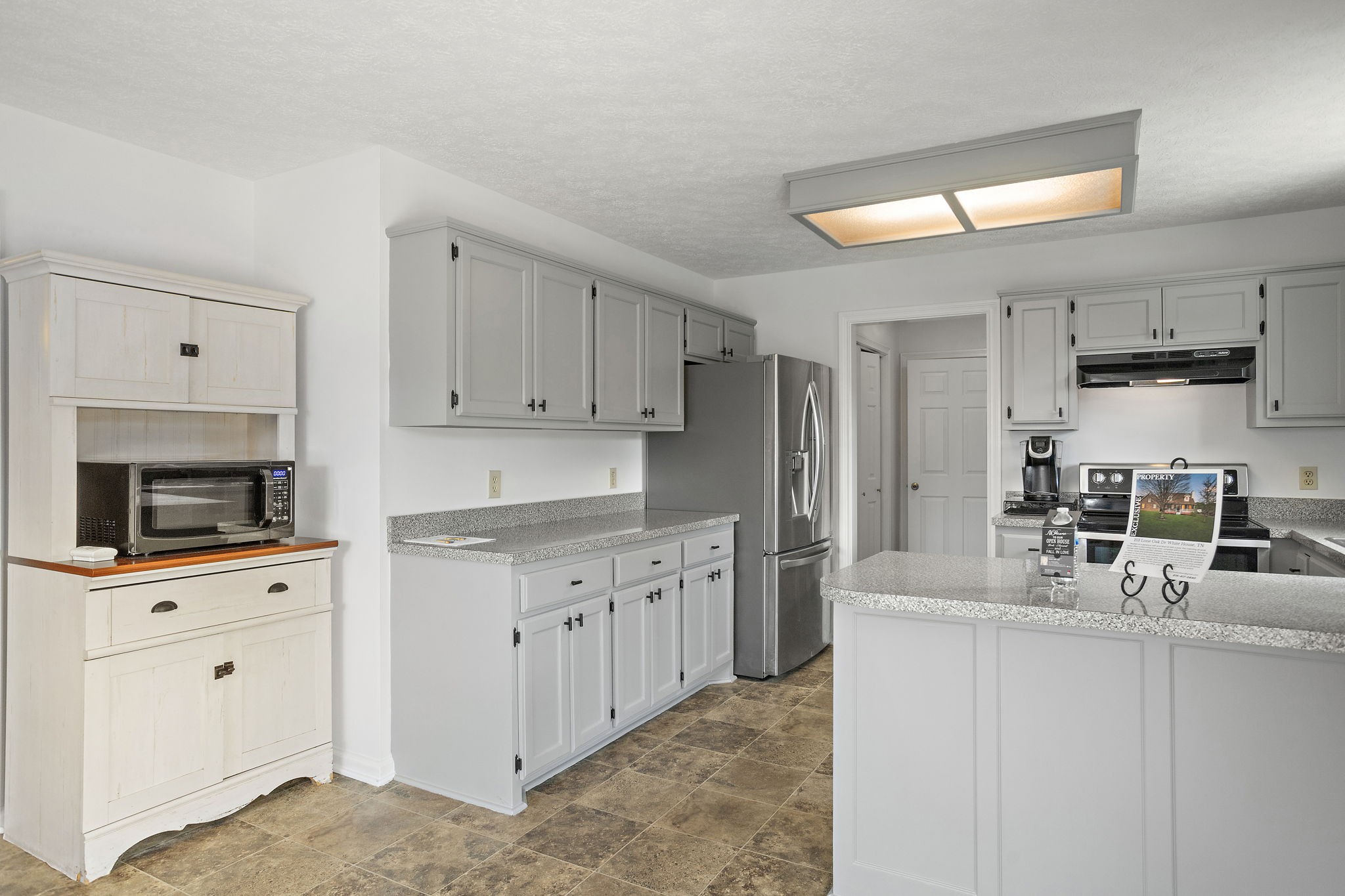 213 Lone Oak Dr Property Photo 9