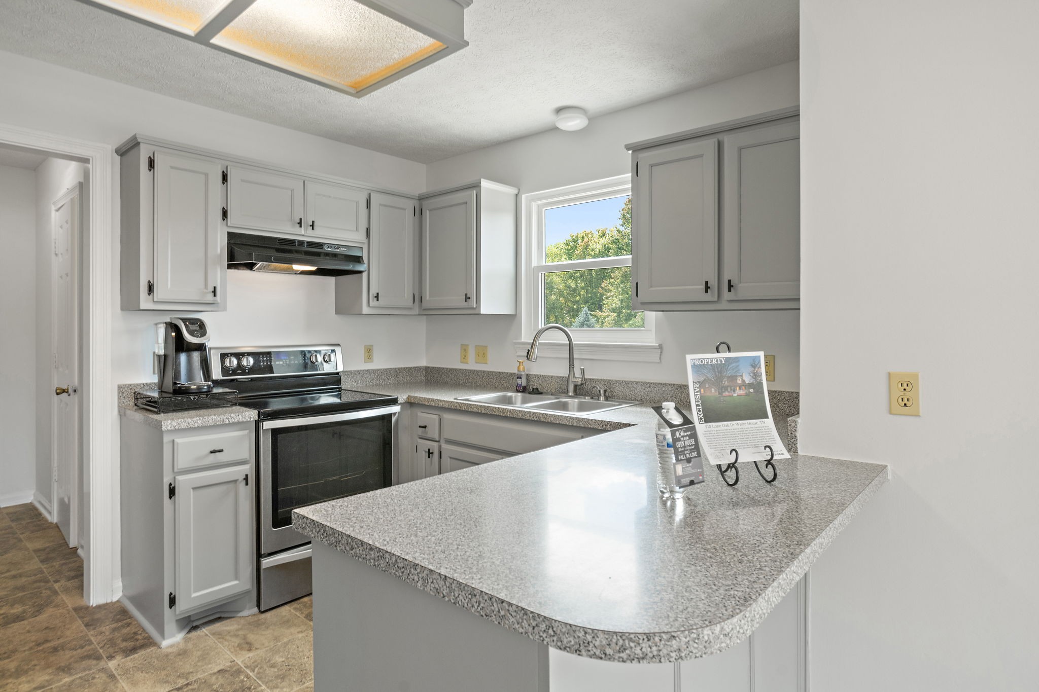 213 Lone Oak Dr Property Photo 10