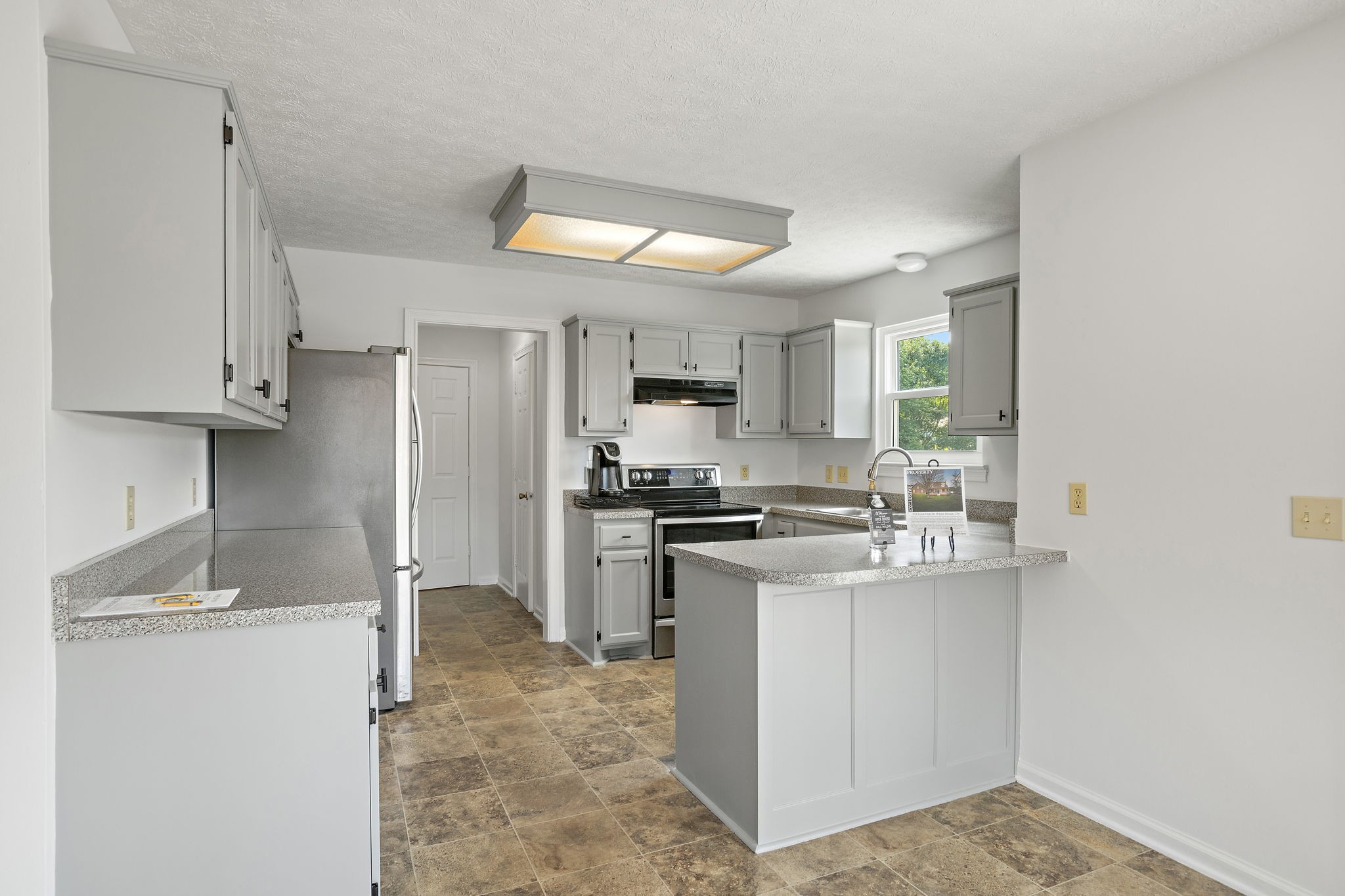 213 Lone Oak Dr Property Photo 11