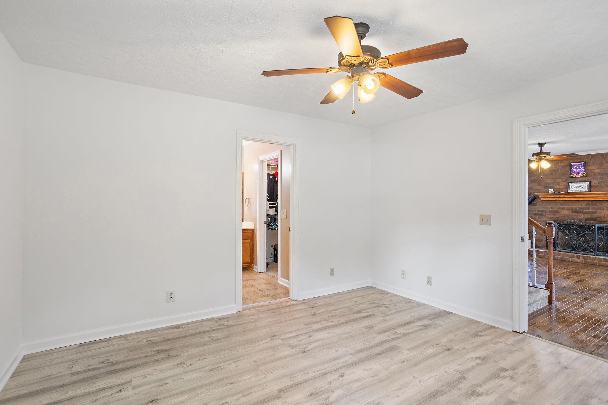 213 Lone Oak Dr Property Photo 15