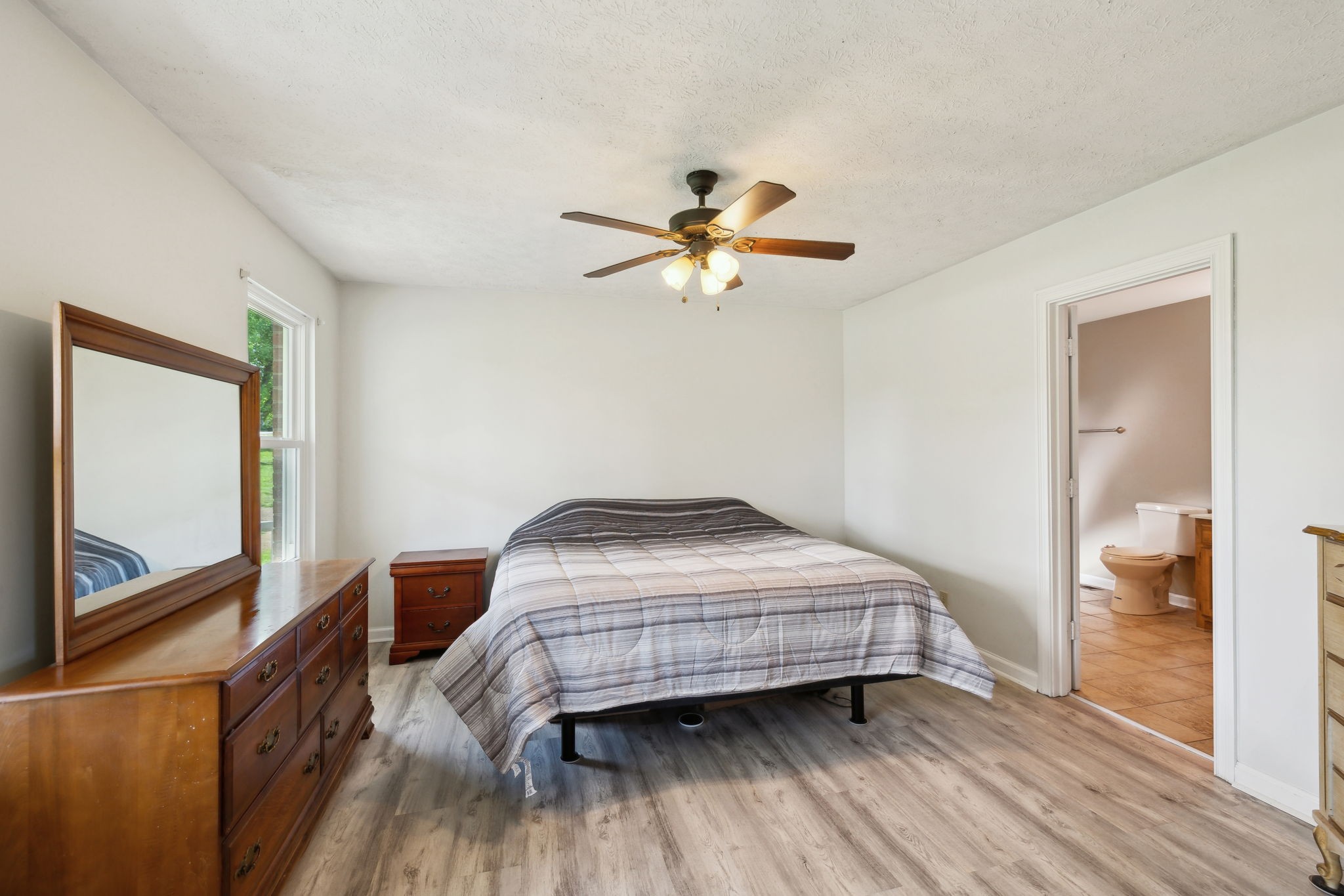 213 Lone Oak Dr Property Photo 16