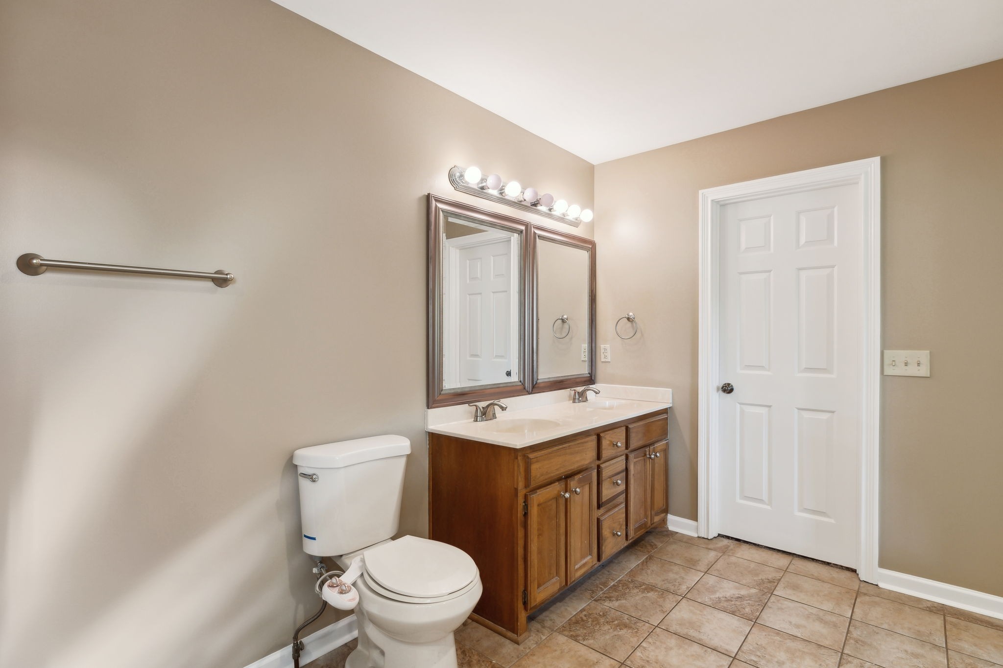 213 Lone Oak Dr Property Photo 21