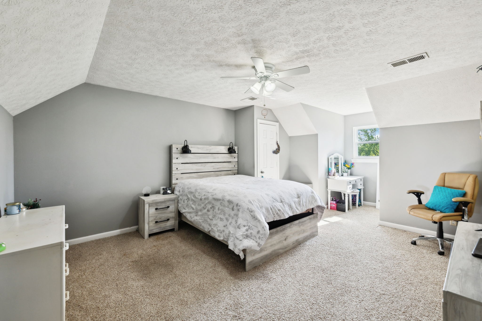 213 Lone Oak Dr Property Photo 22