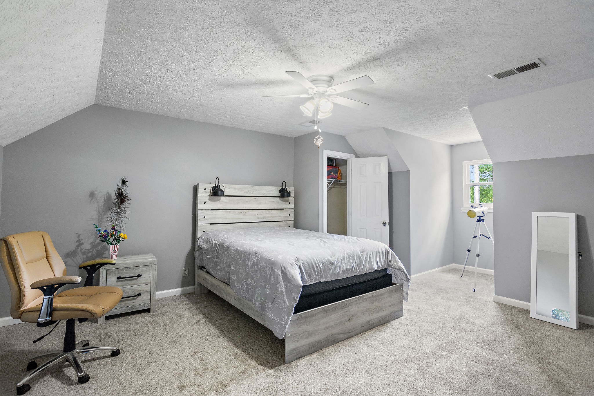 213 Lone Oak Dr Property Photo 25