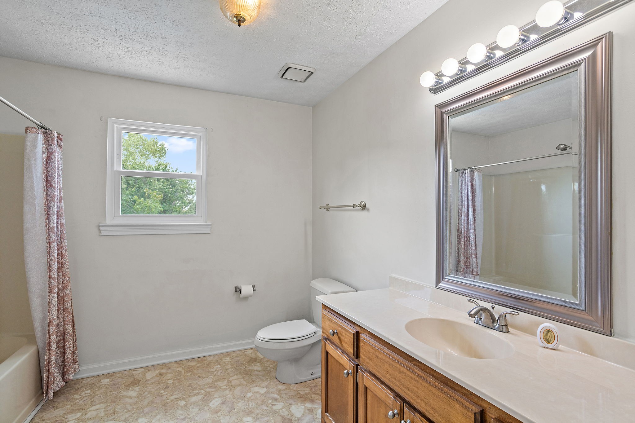 213 Lone Oak Dr Property Photo 26