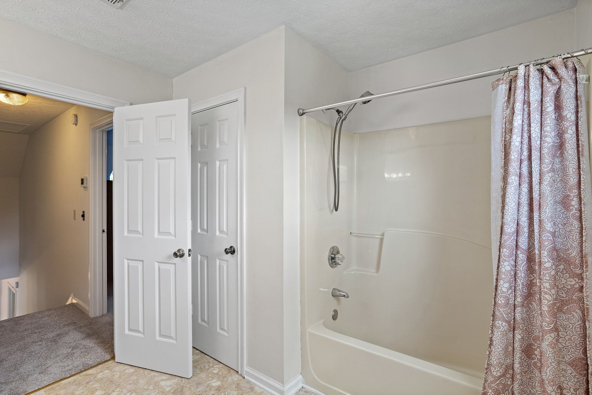 213 Lone Oak Dr Property Photo 27