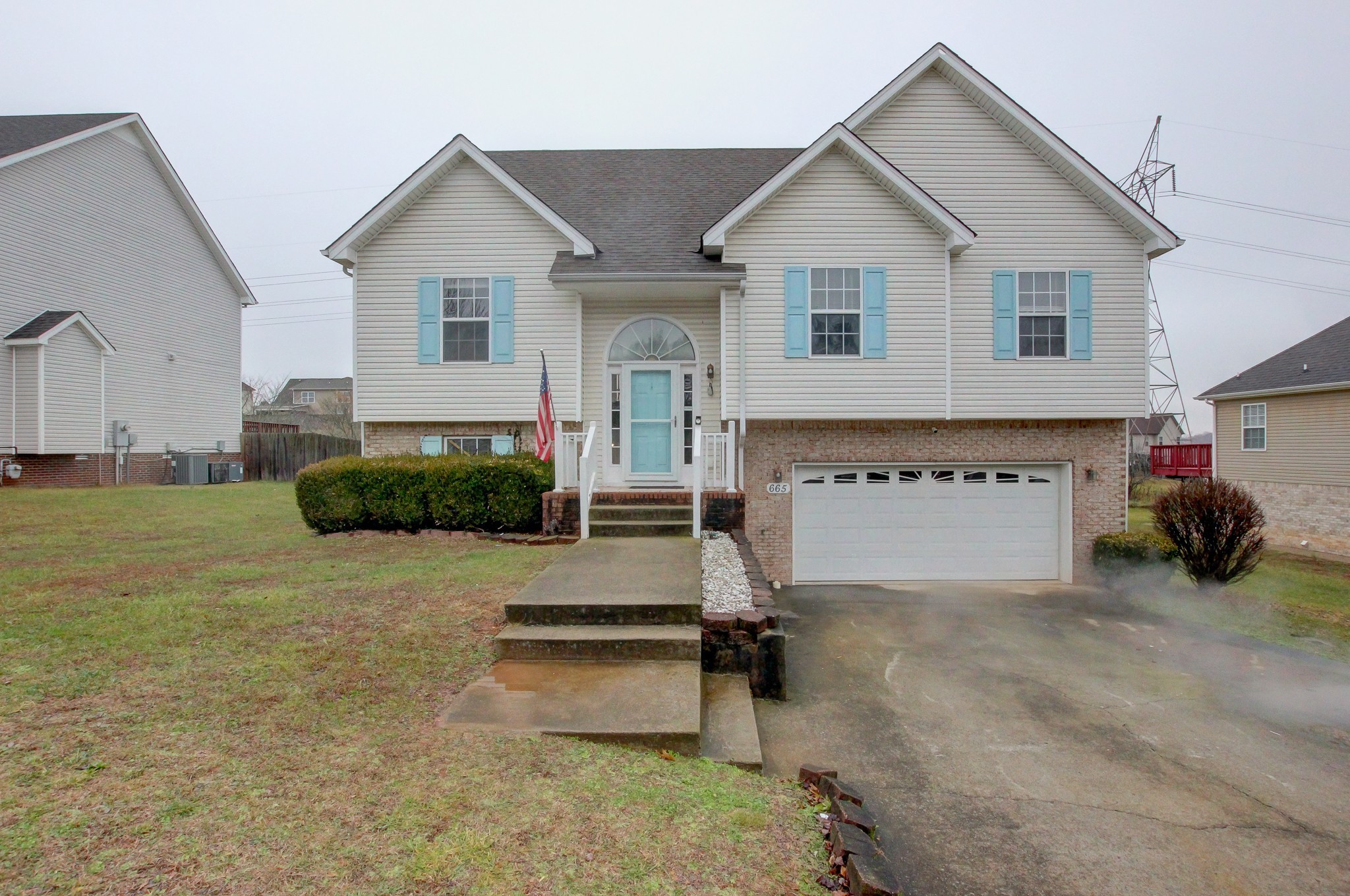665 Winding Bluff Way Property Photo