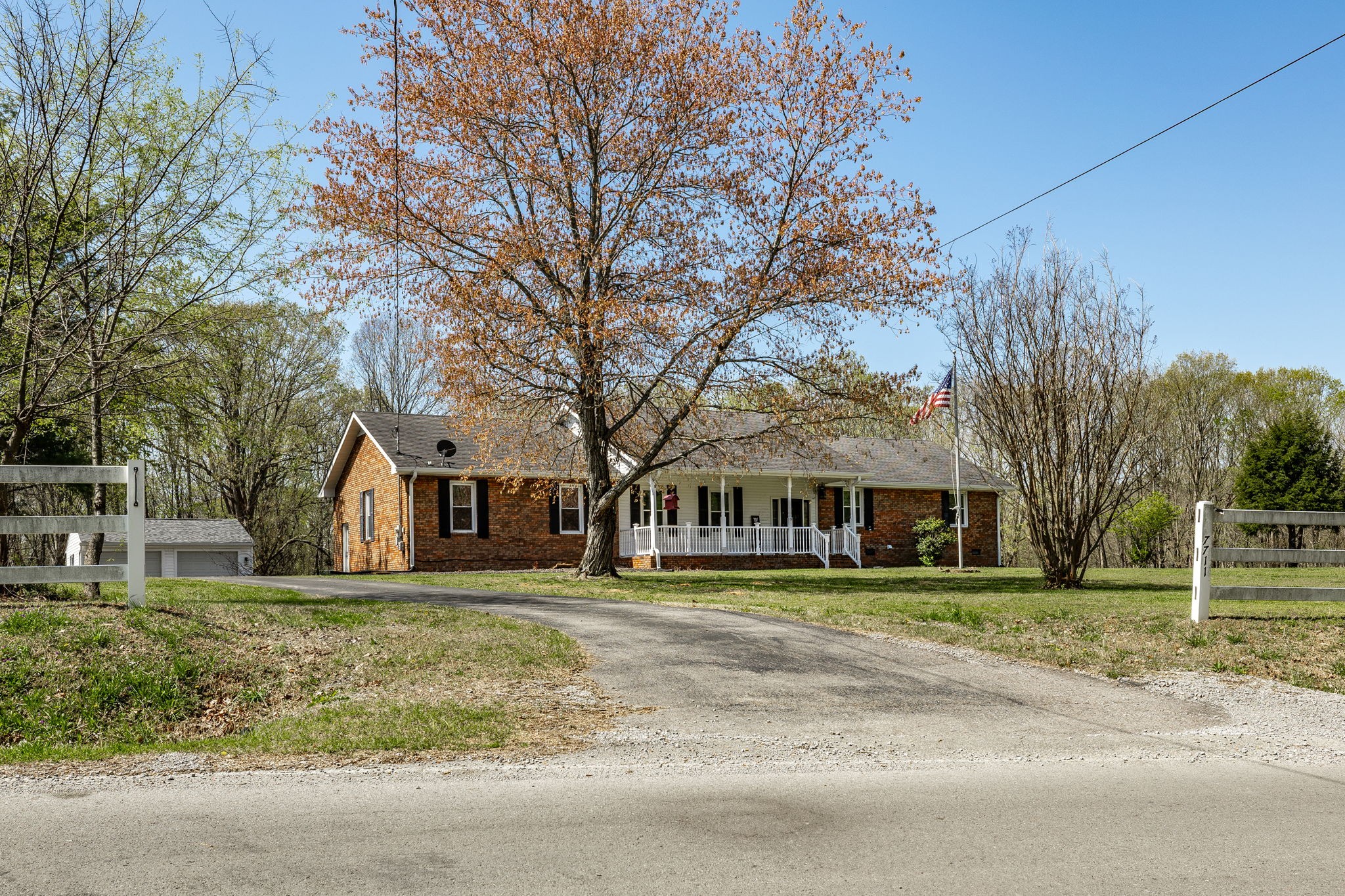 7711 Greer Rd Property Photo 1