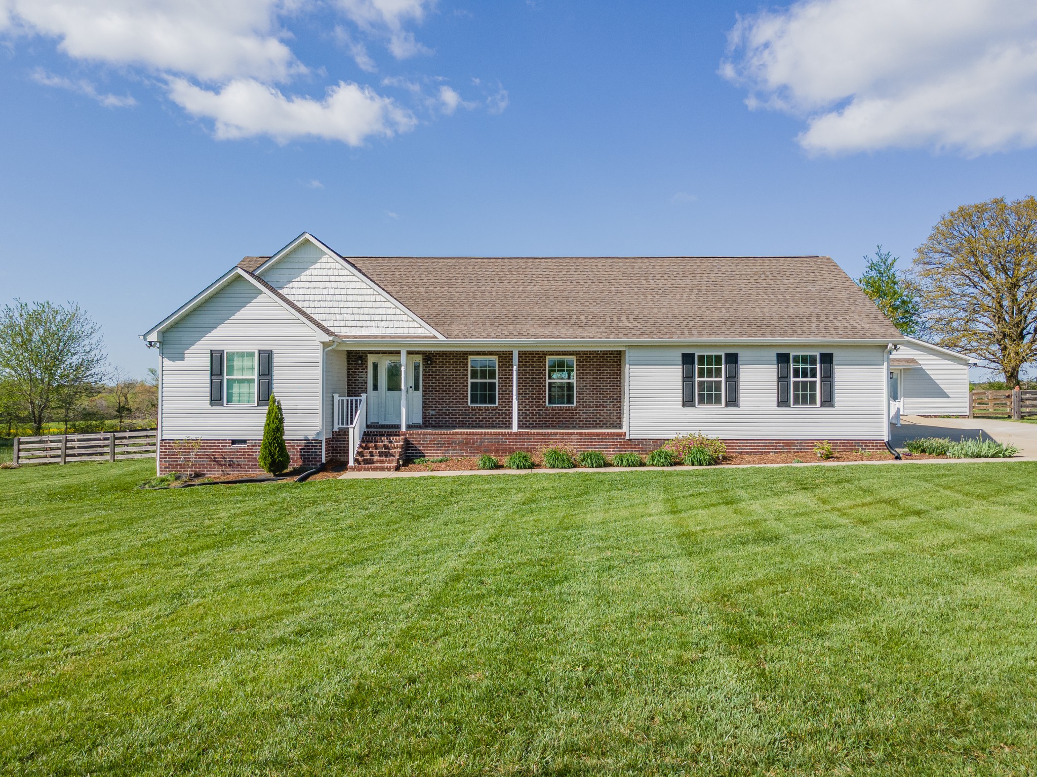 369 Springwater Dr Property Photo