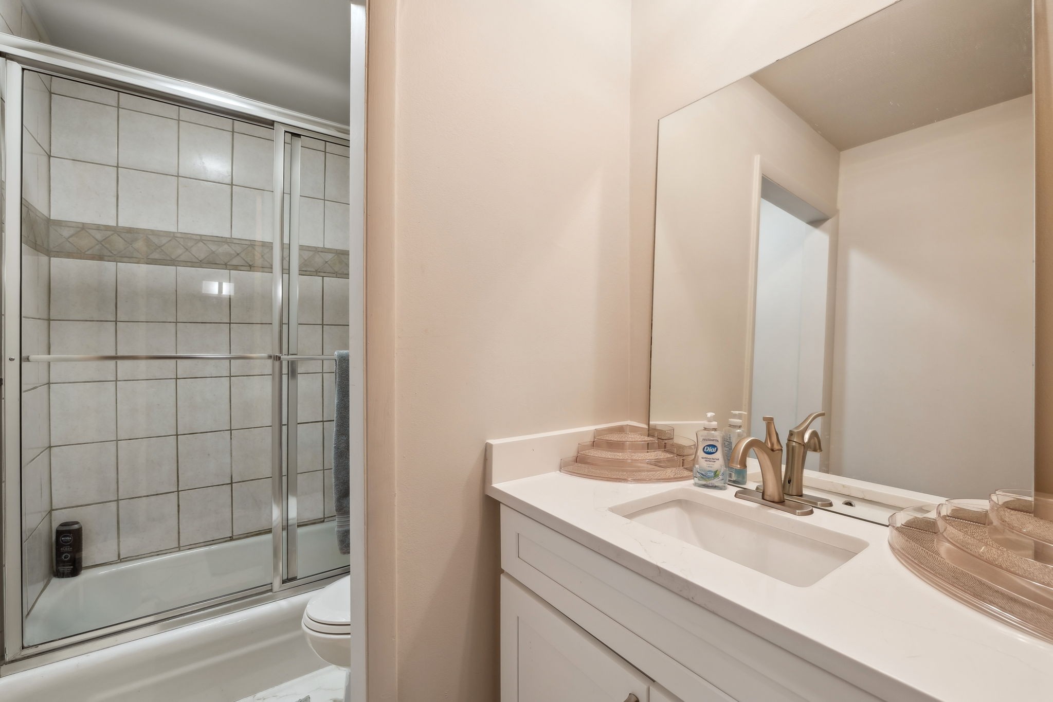 2116 Hobbs Rd Property Photo 4