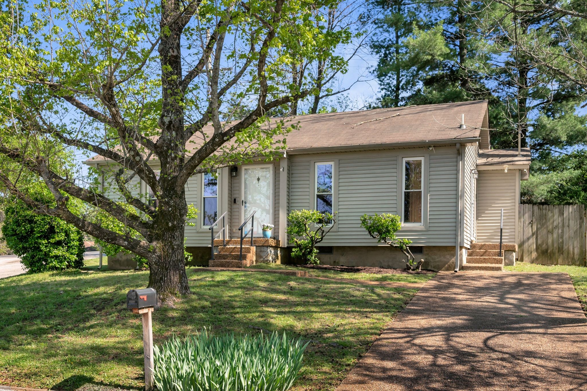 2025 Farley Pl Property Photo