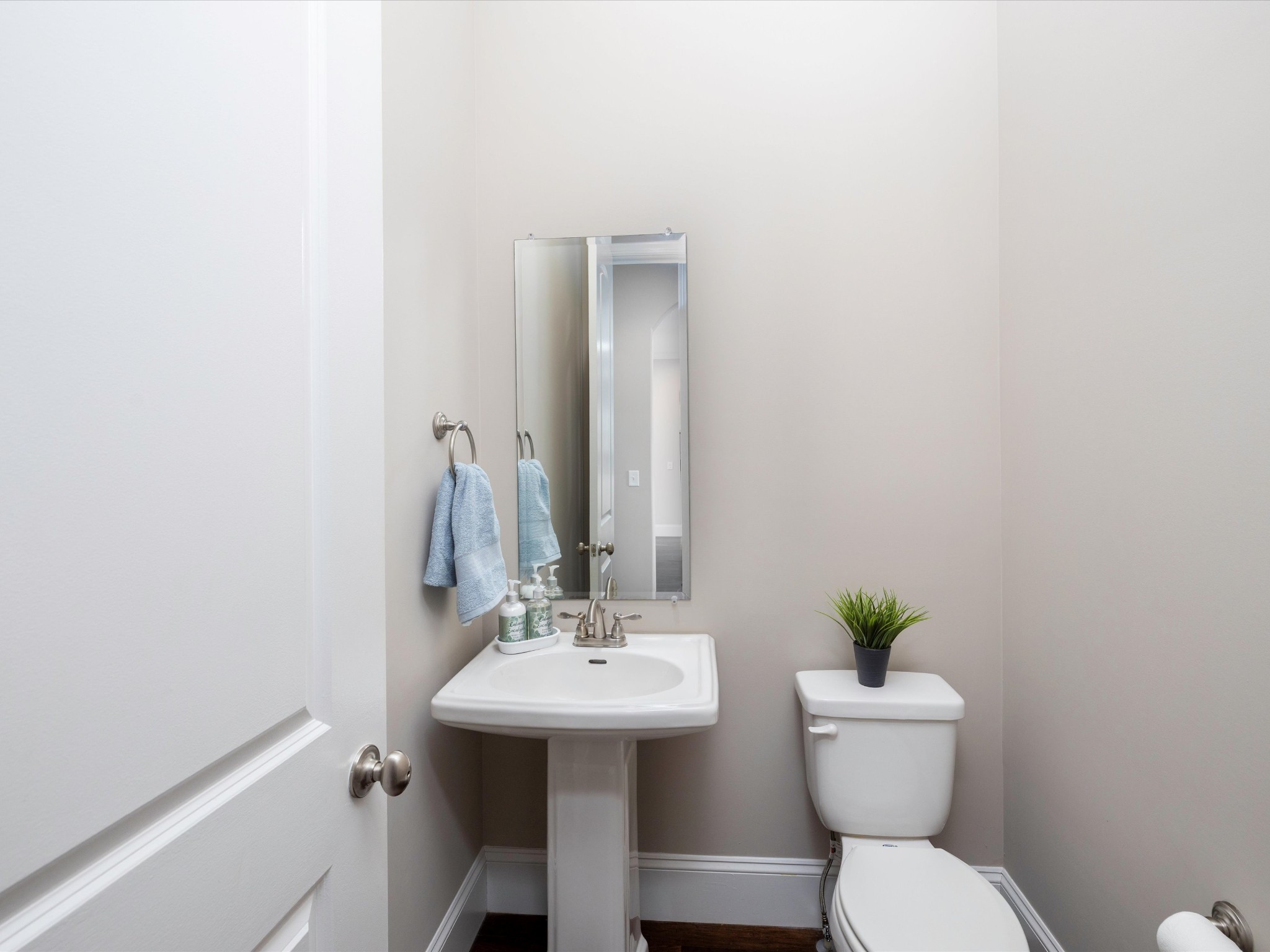 3181 Appian Way Property Photo 28