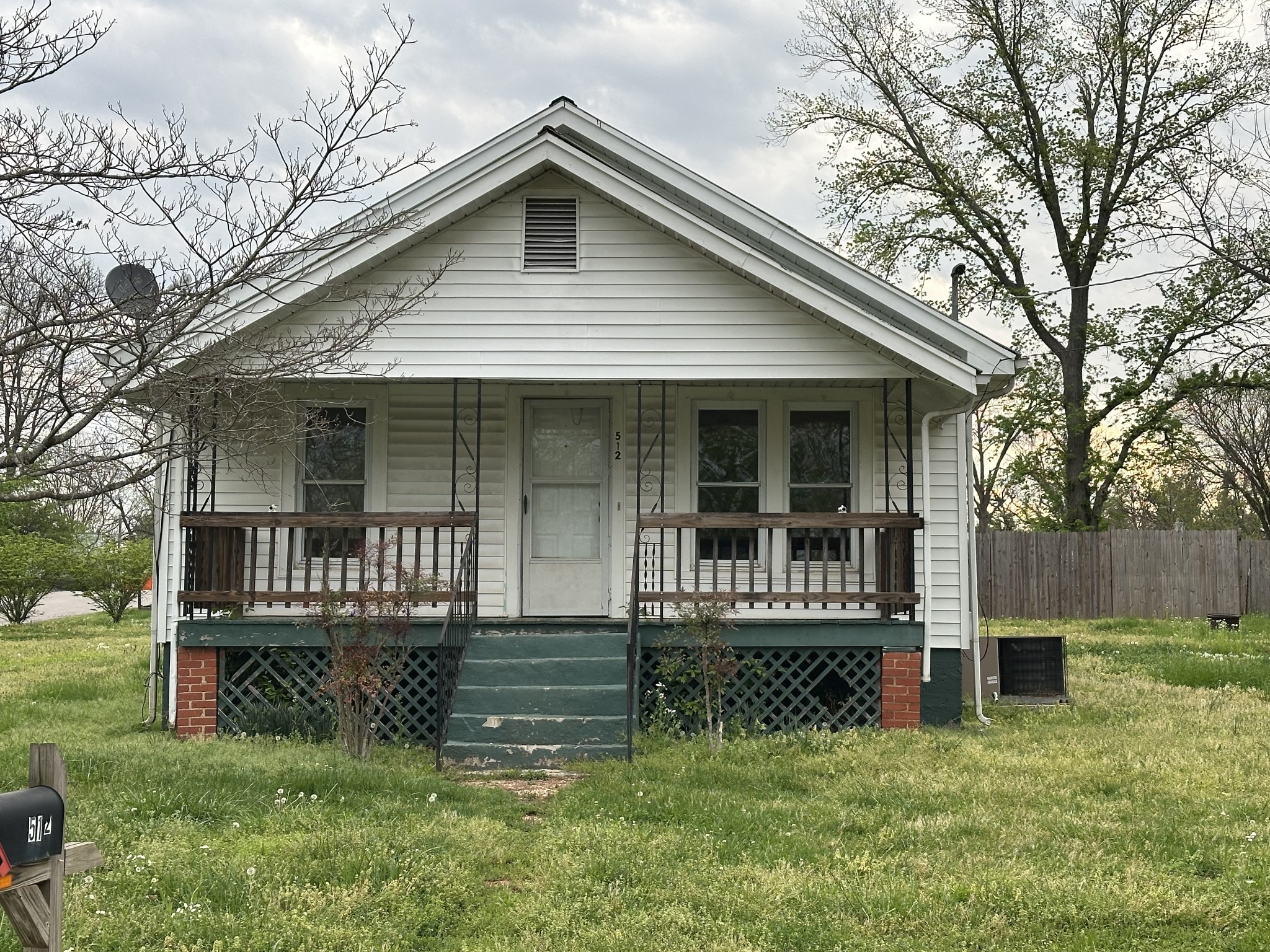 512 Elm St Property Photo