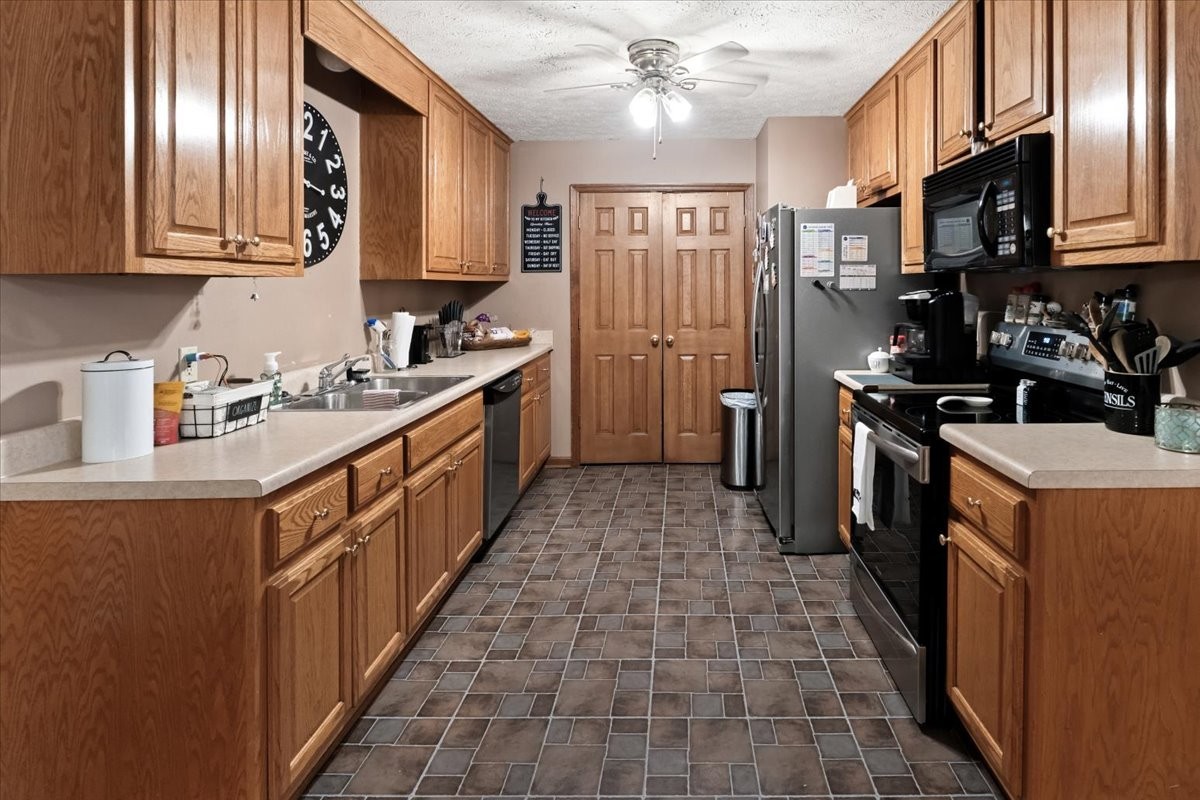 119 April Cir Property Photo 6