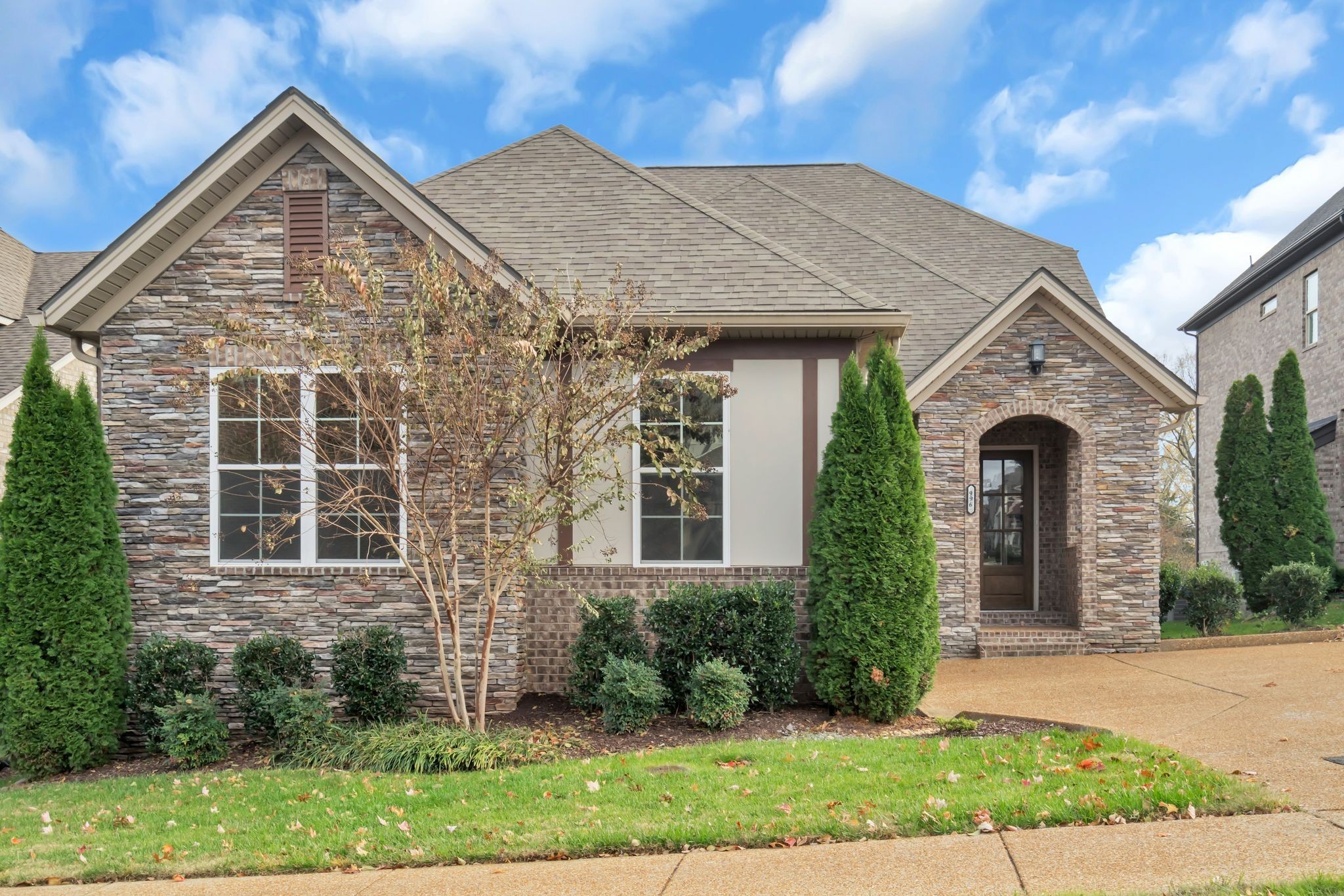 996 Golf Club Ln E Property Photo 1