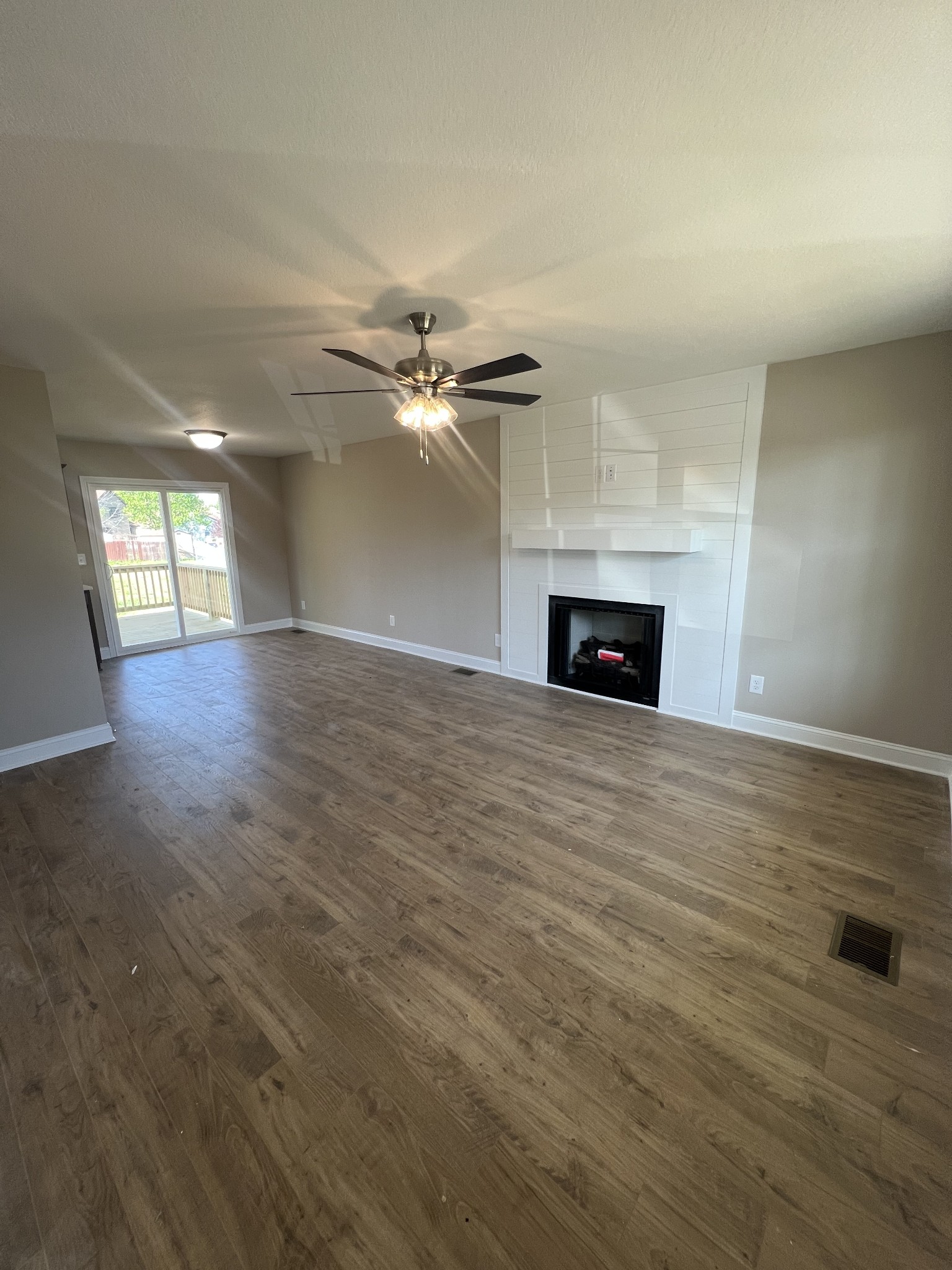 1292 Archwood Dr Property Photo 5