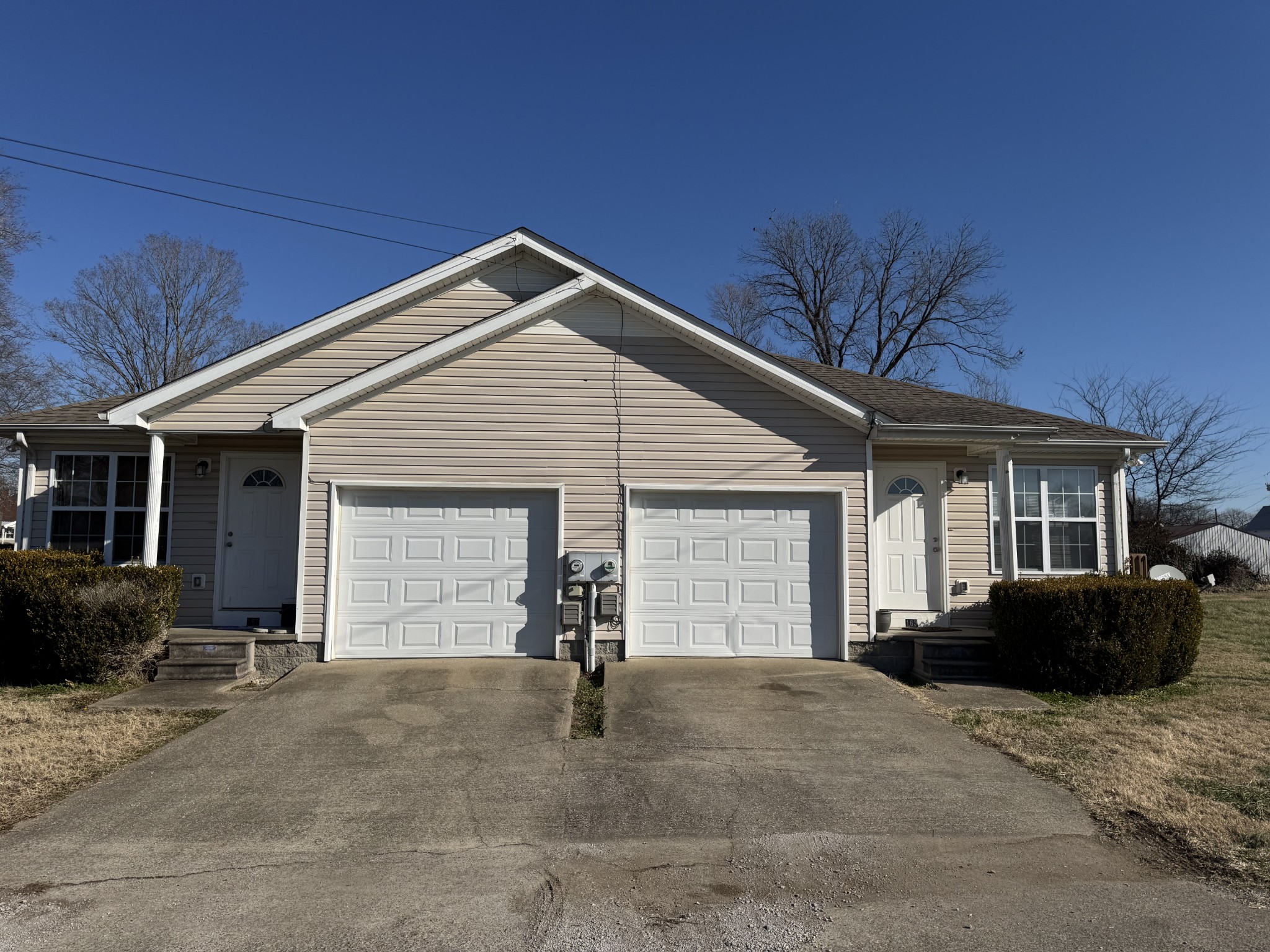 163 W Oak St Property Photo 1