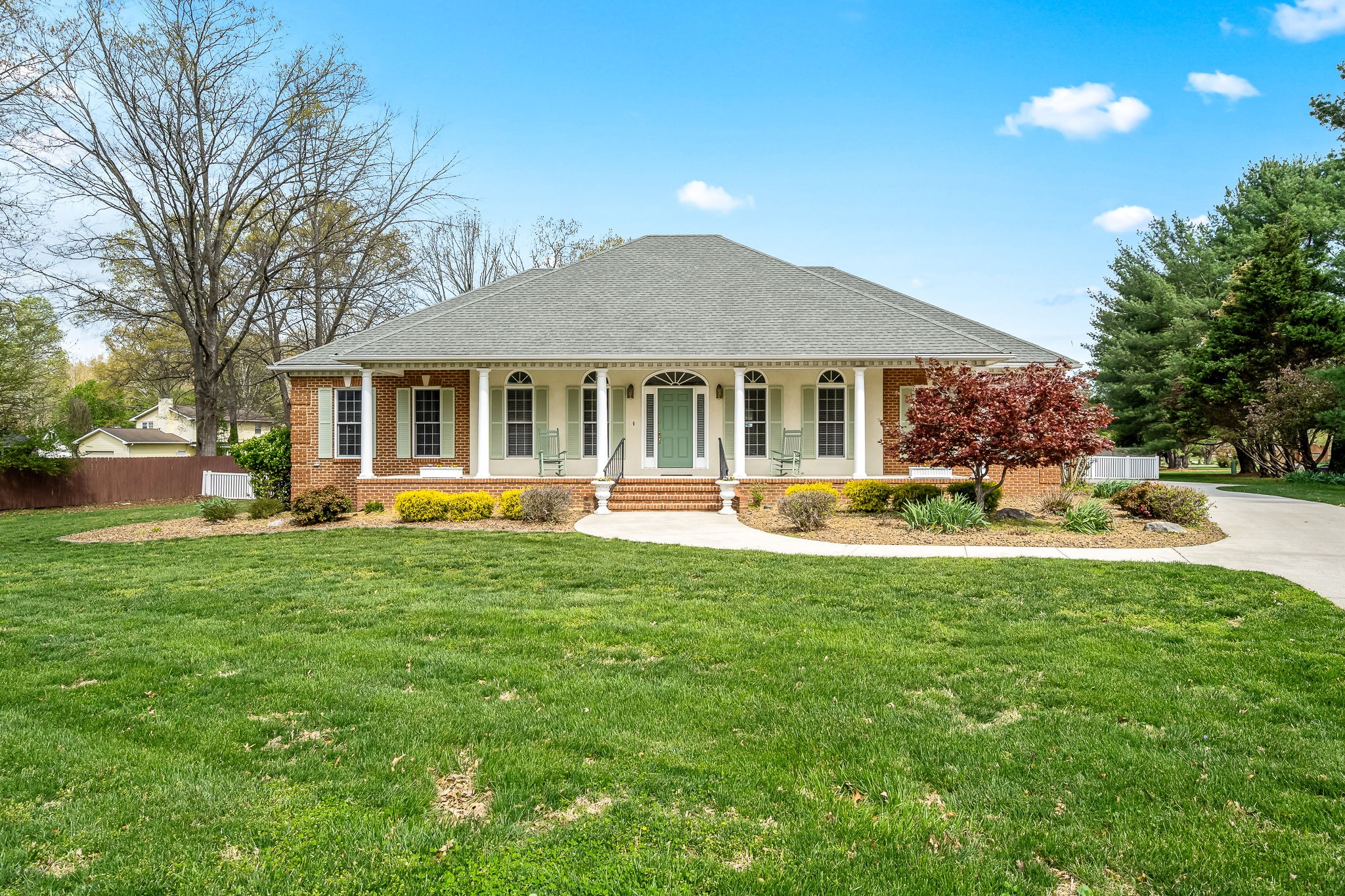 108 Royal Ct Property Photo