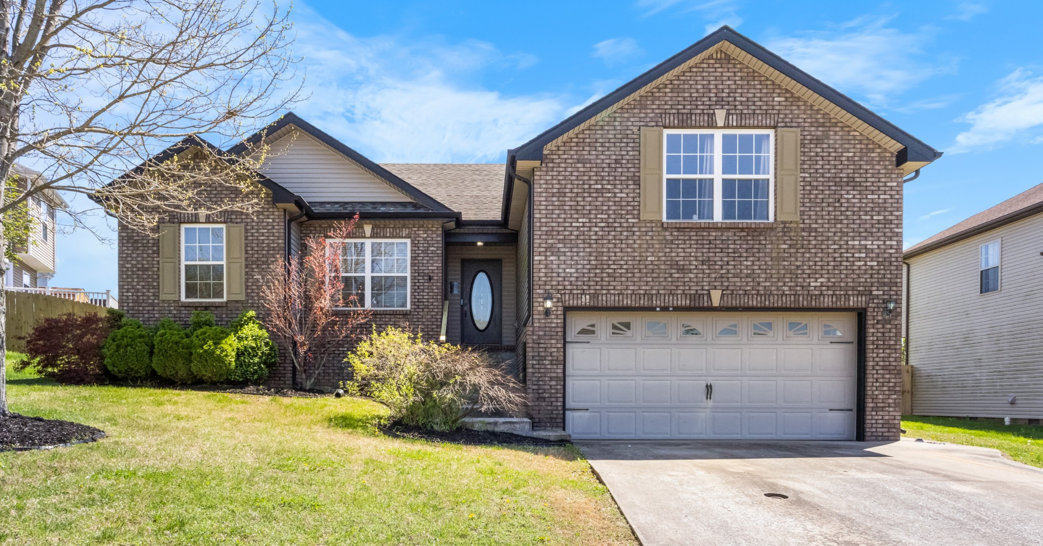 1995 General Neyland Drive Property Photo 2