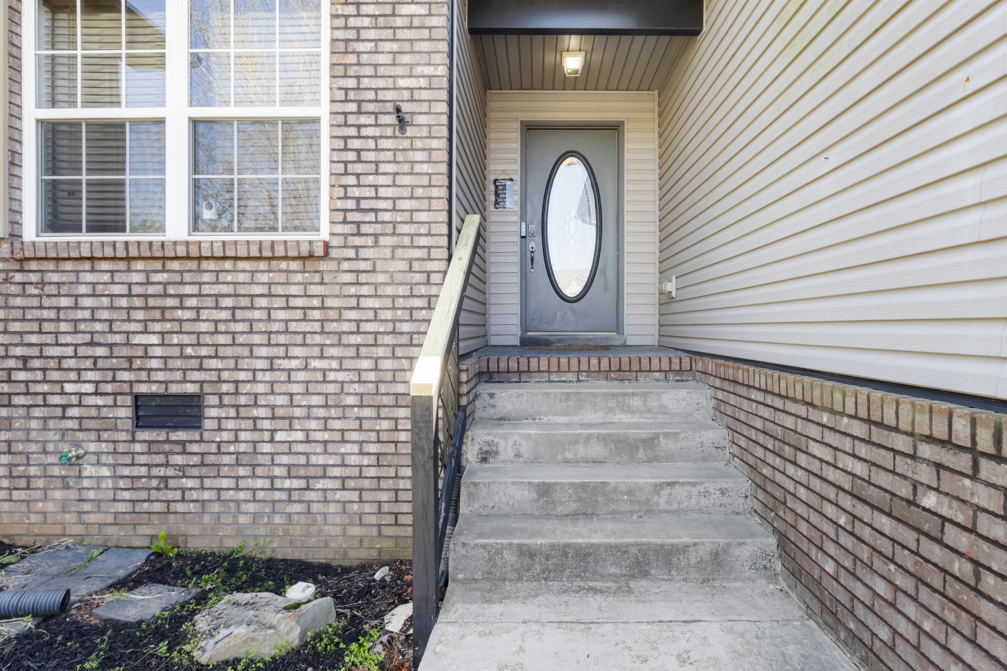 1995 General Neyland Drive Property Photo 3