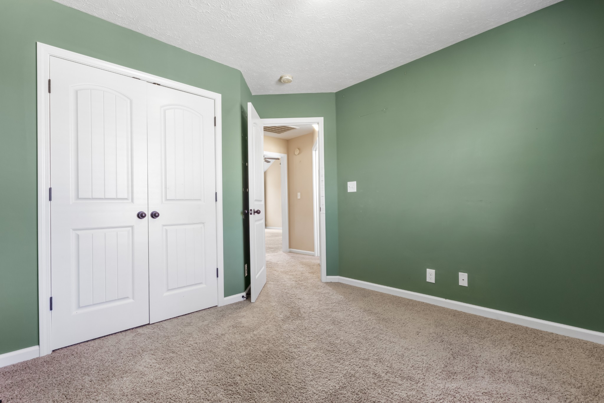 1995 General Neyland Drive Property Photo 22