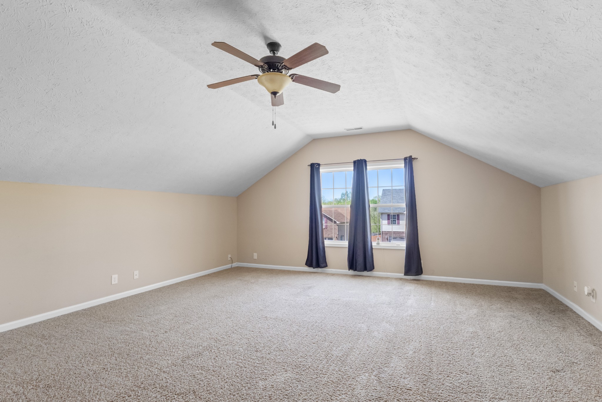 1995 General Neyland Drive Property Photo 23