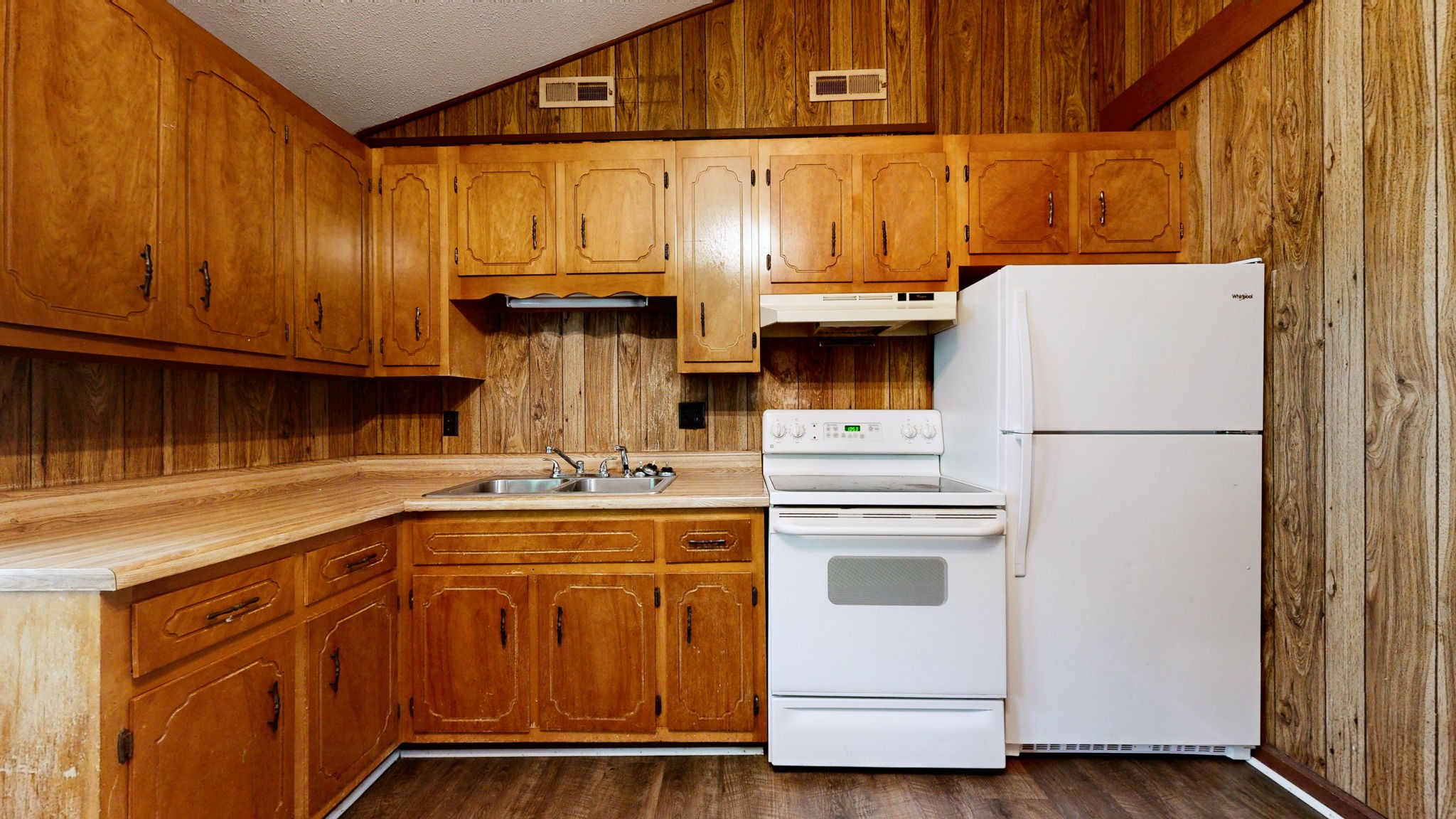 662 Briarwood Rd Property Photo 4