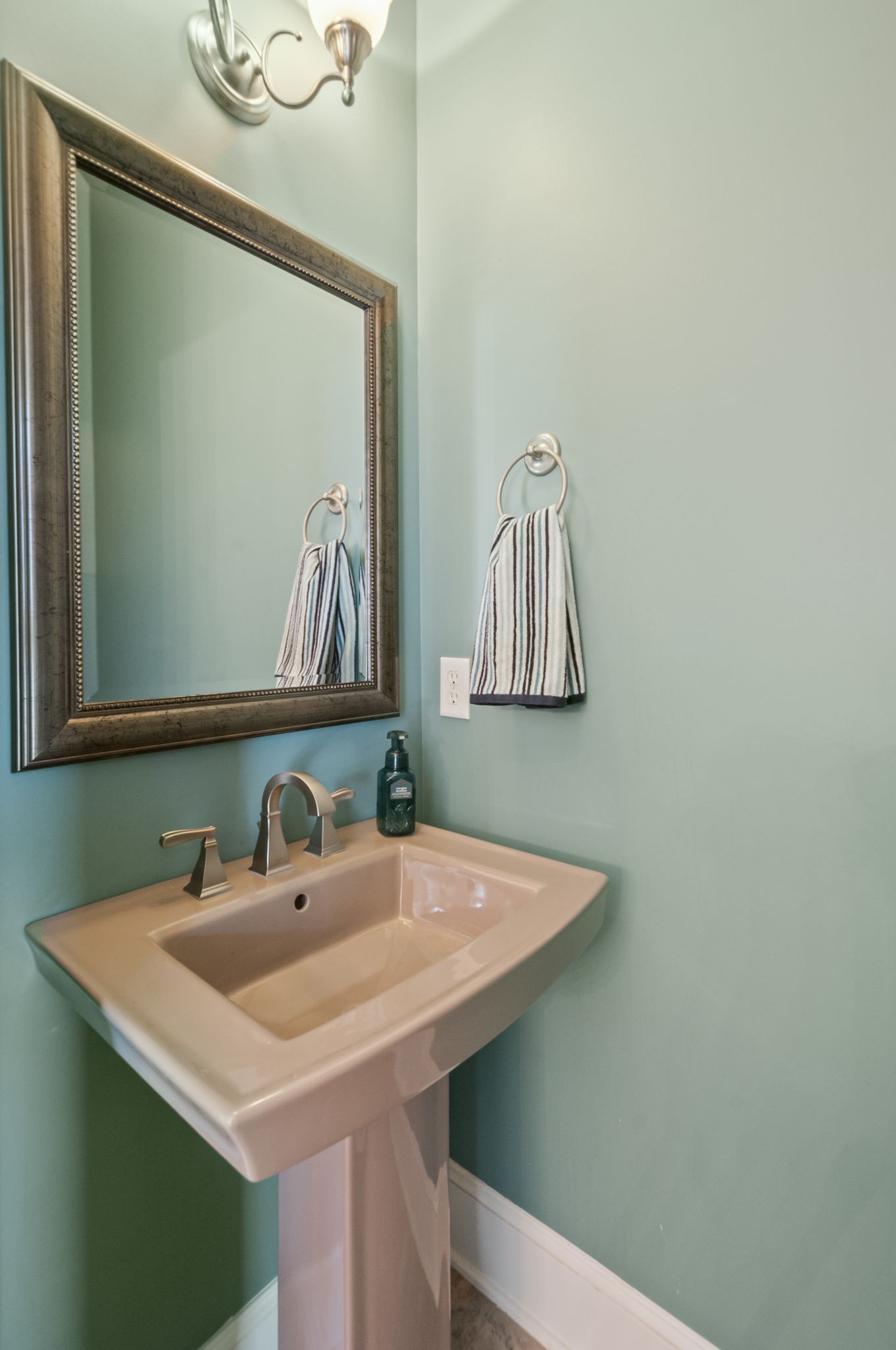 545 Summit Oaks Ct Property Photo 8