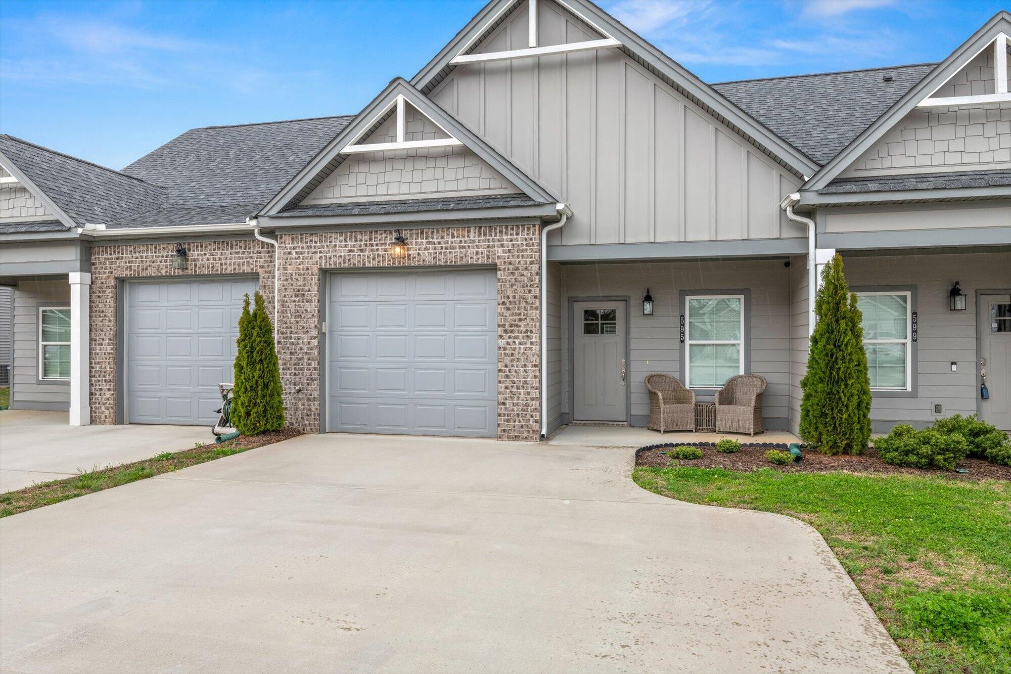 595 Bellingham Drive, Ne Property Photo 3