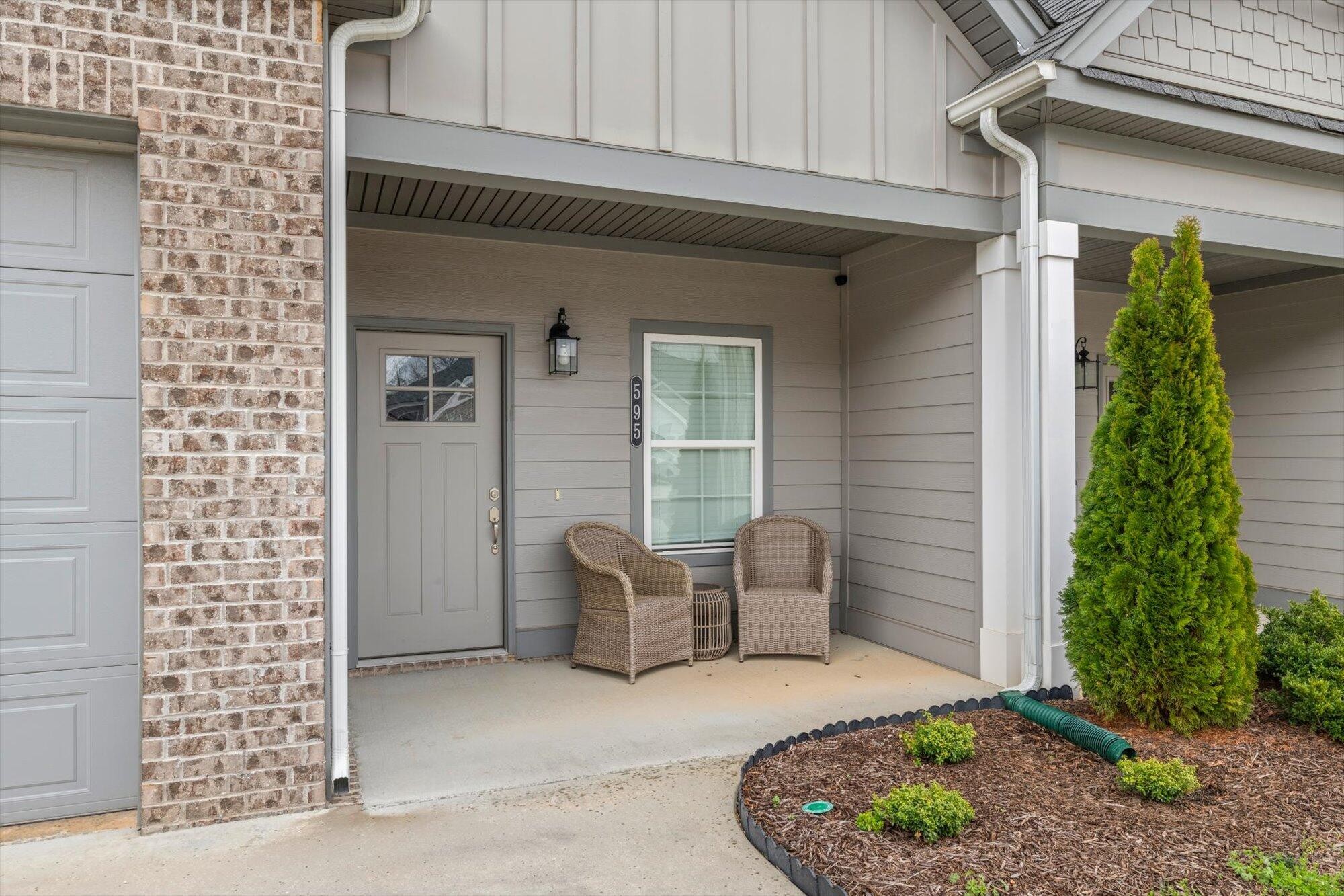 595 Bellingham Drive, Ne Property Photo 4