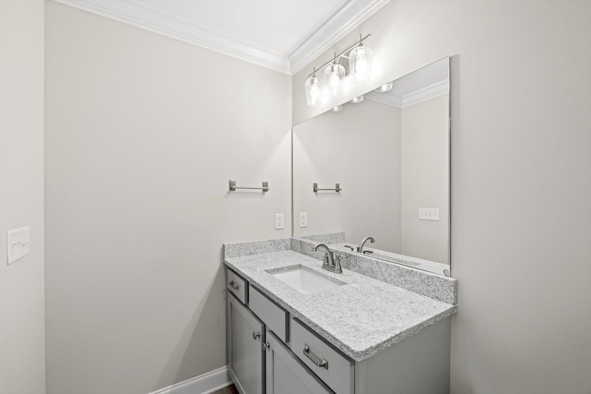 595 Bellingham Drive, Ne Property Photo 22