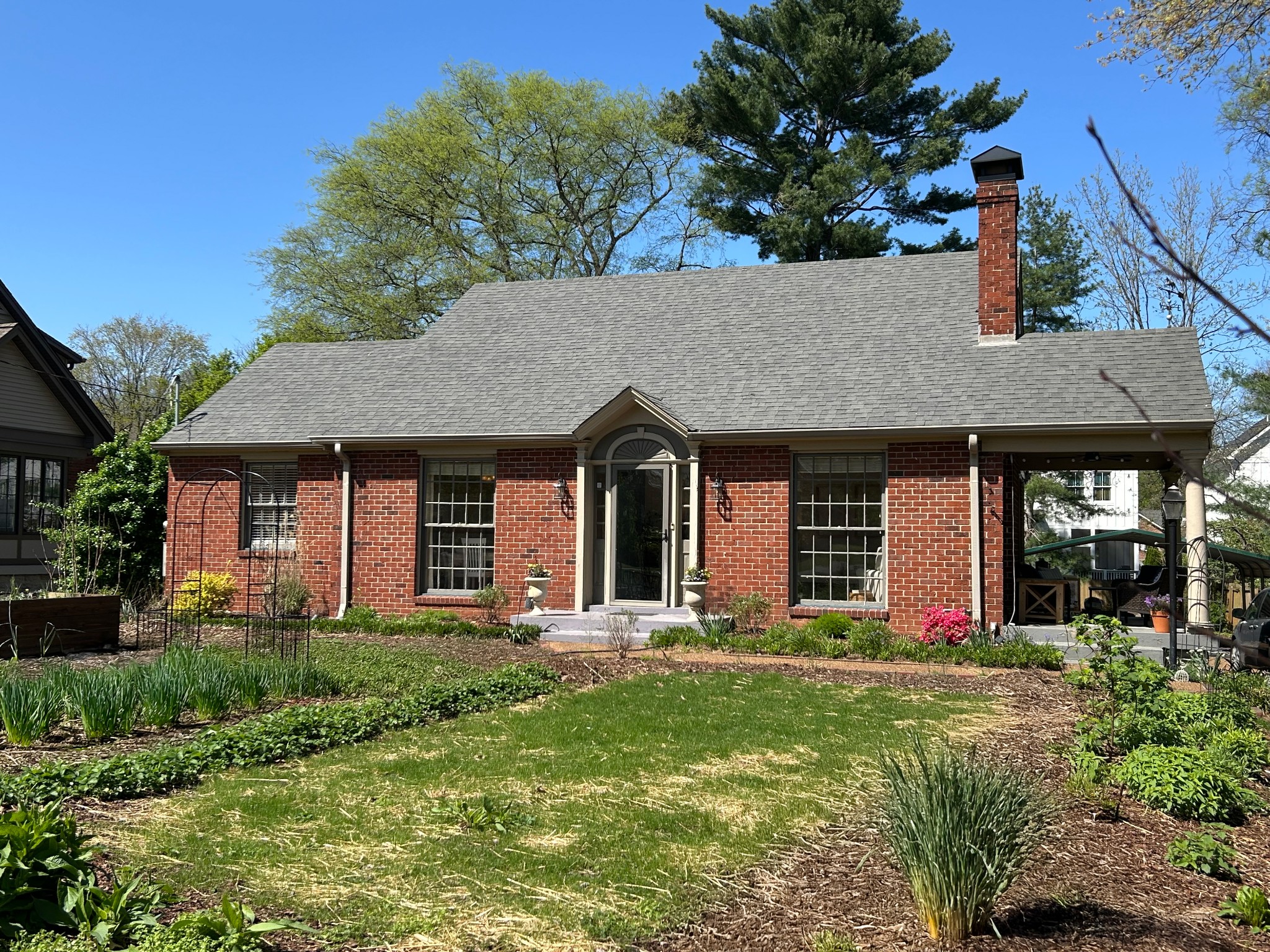 1004 Graybar Ln Property Photo 1
